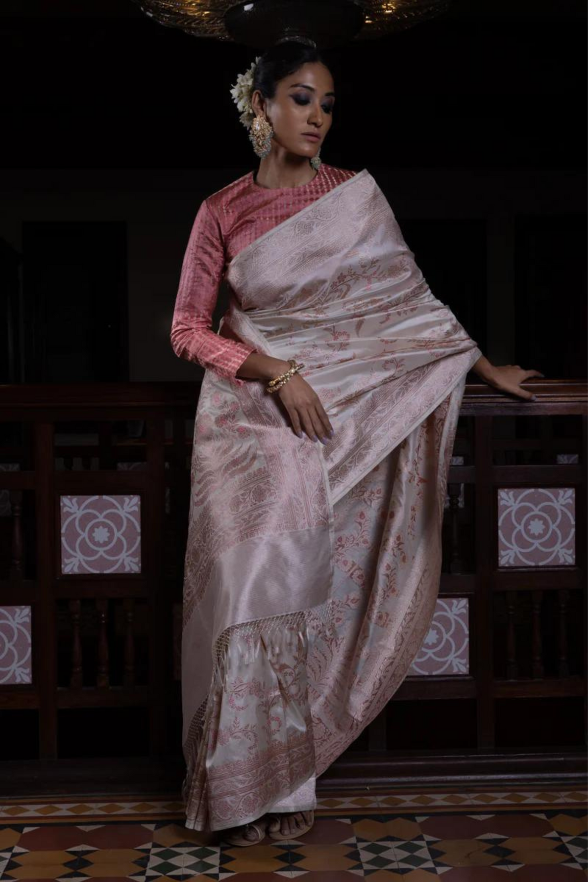 Jaal Manjari Shwet Jangla Benarasi Handloom Sari