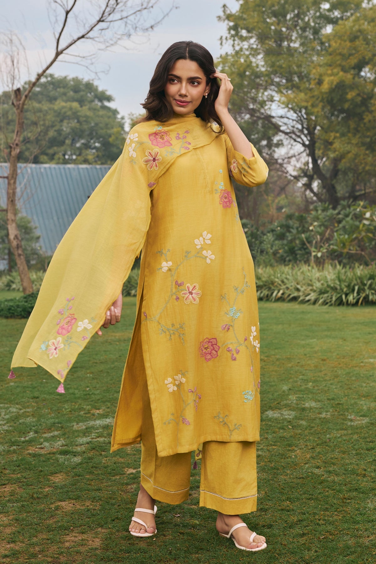 Daffodil Floral Applique Kurta Set