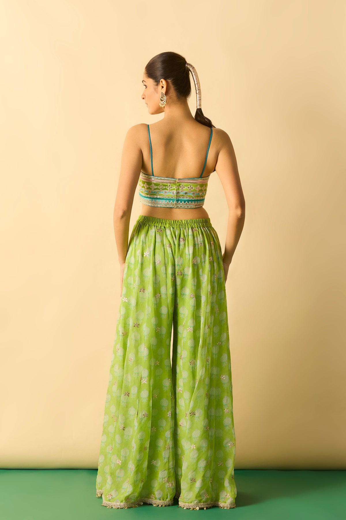 Dharika Cape Set