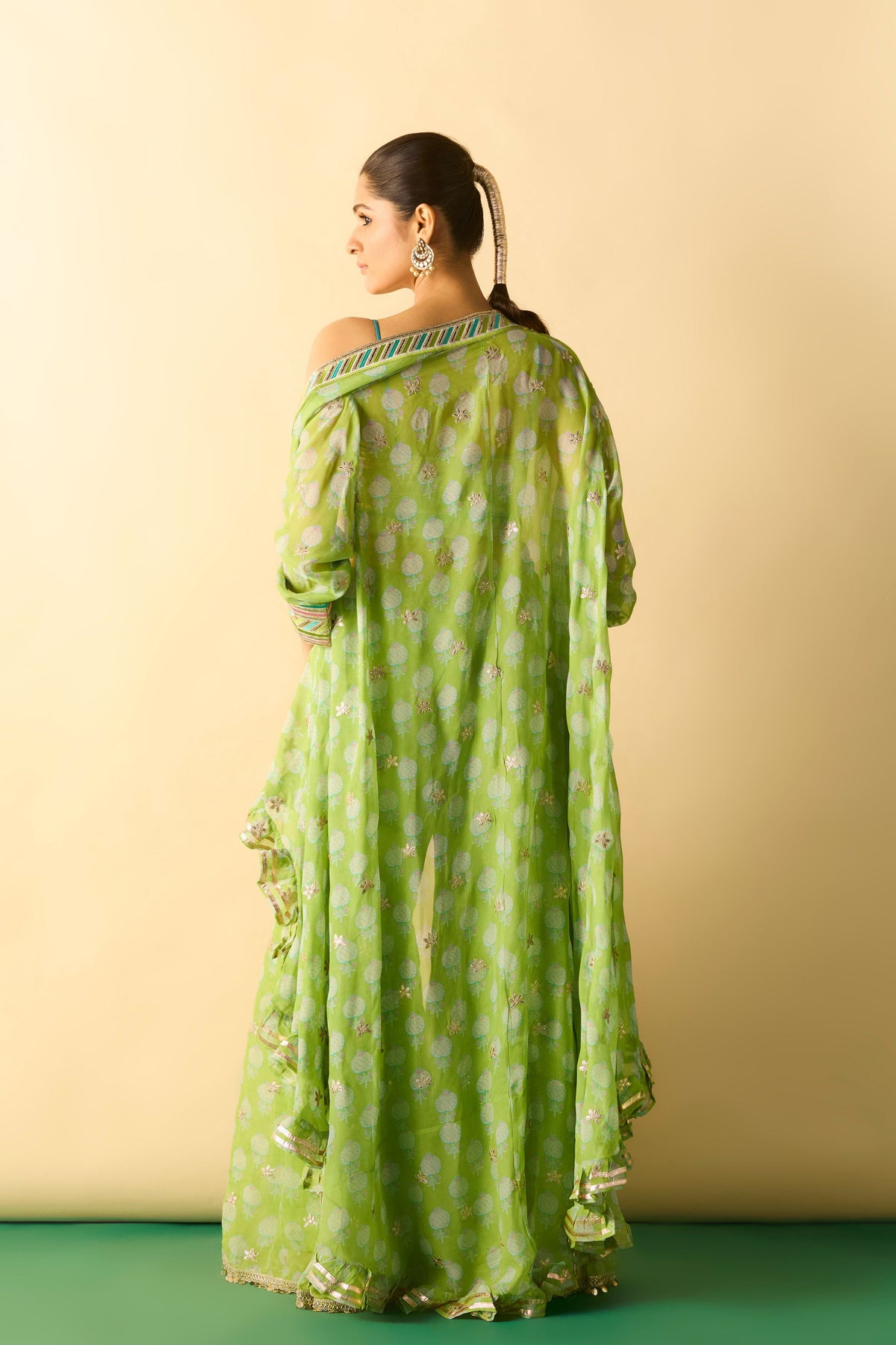 Dharika Cape Set