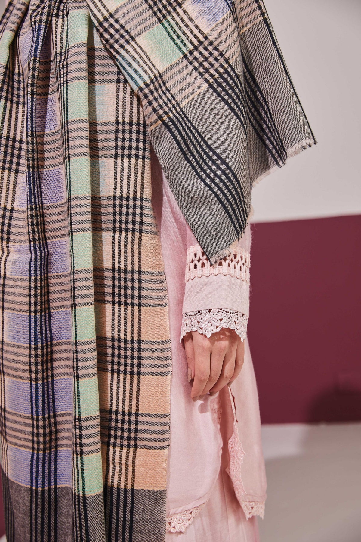Zari Check Stripes Black Stole
