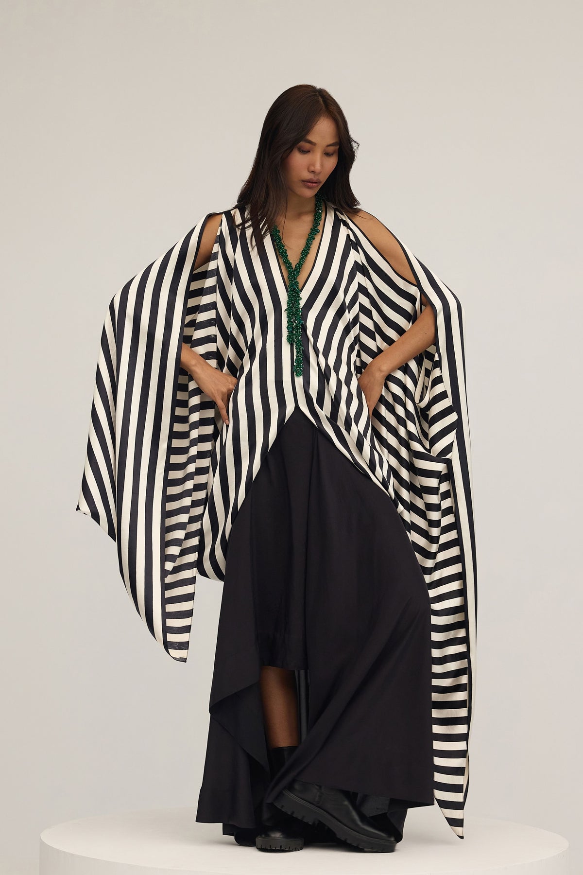 Fiona Helena Skirt Set With Pendant