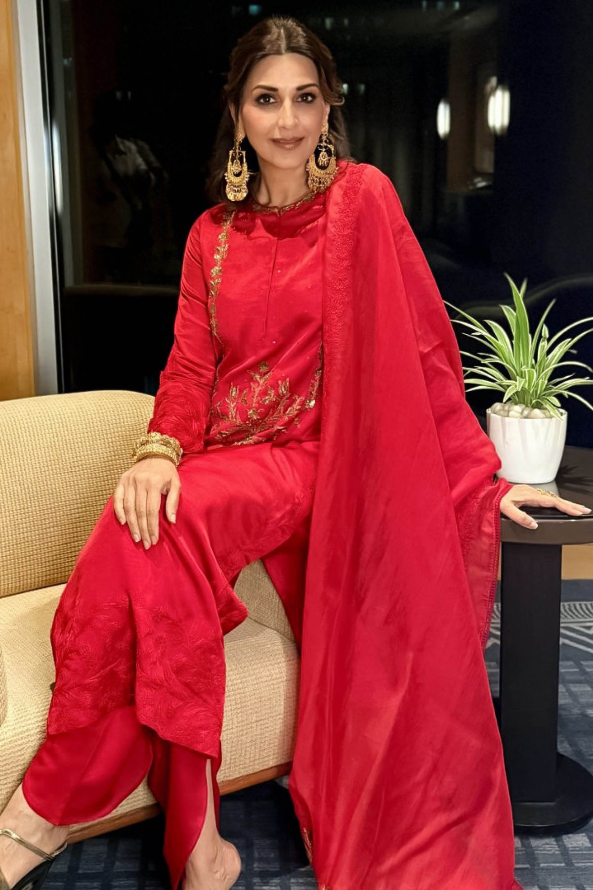 Sonali Bendre in Devnaagri