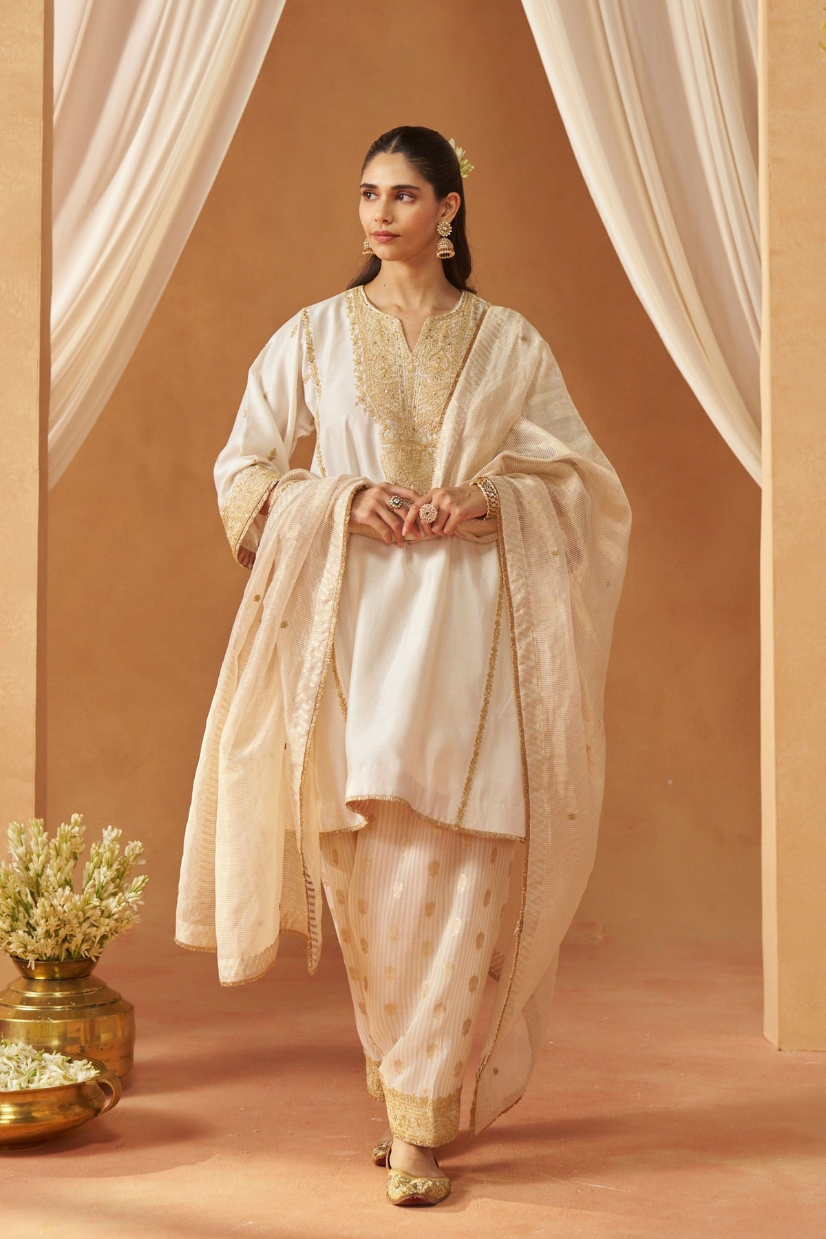 Mahgul Daisy Ivory Kalidaar Chauga Set