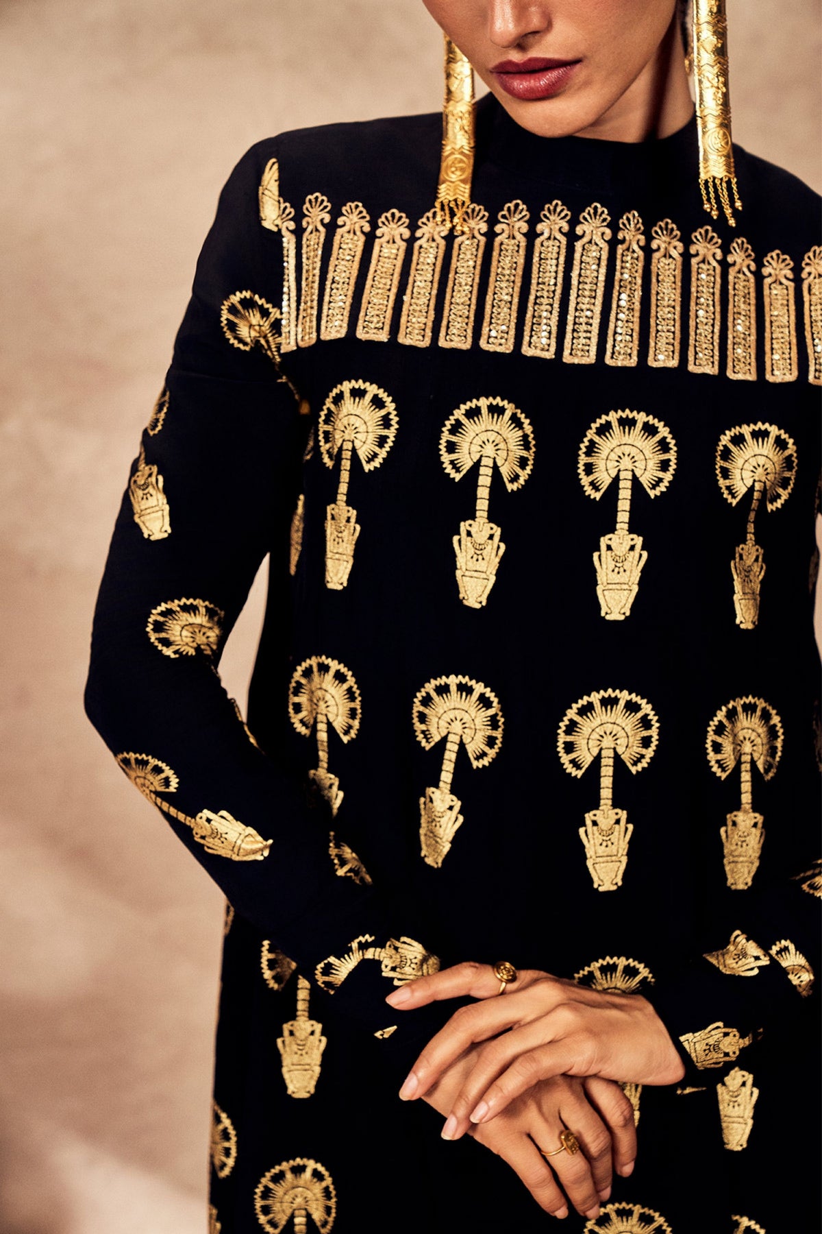 Black Traveler&#39;s Palm Tunic Set
