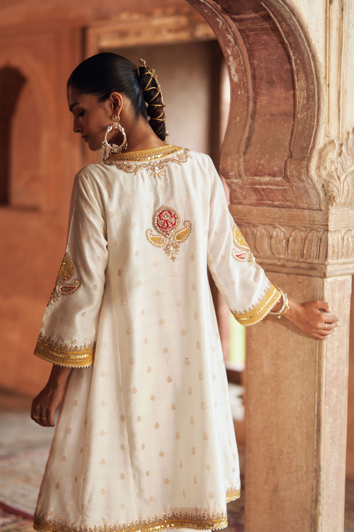 Inaayat Ivory Chauga With Salwar
