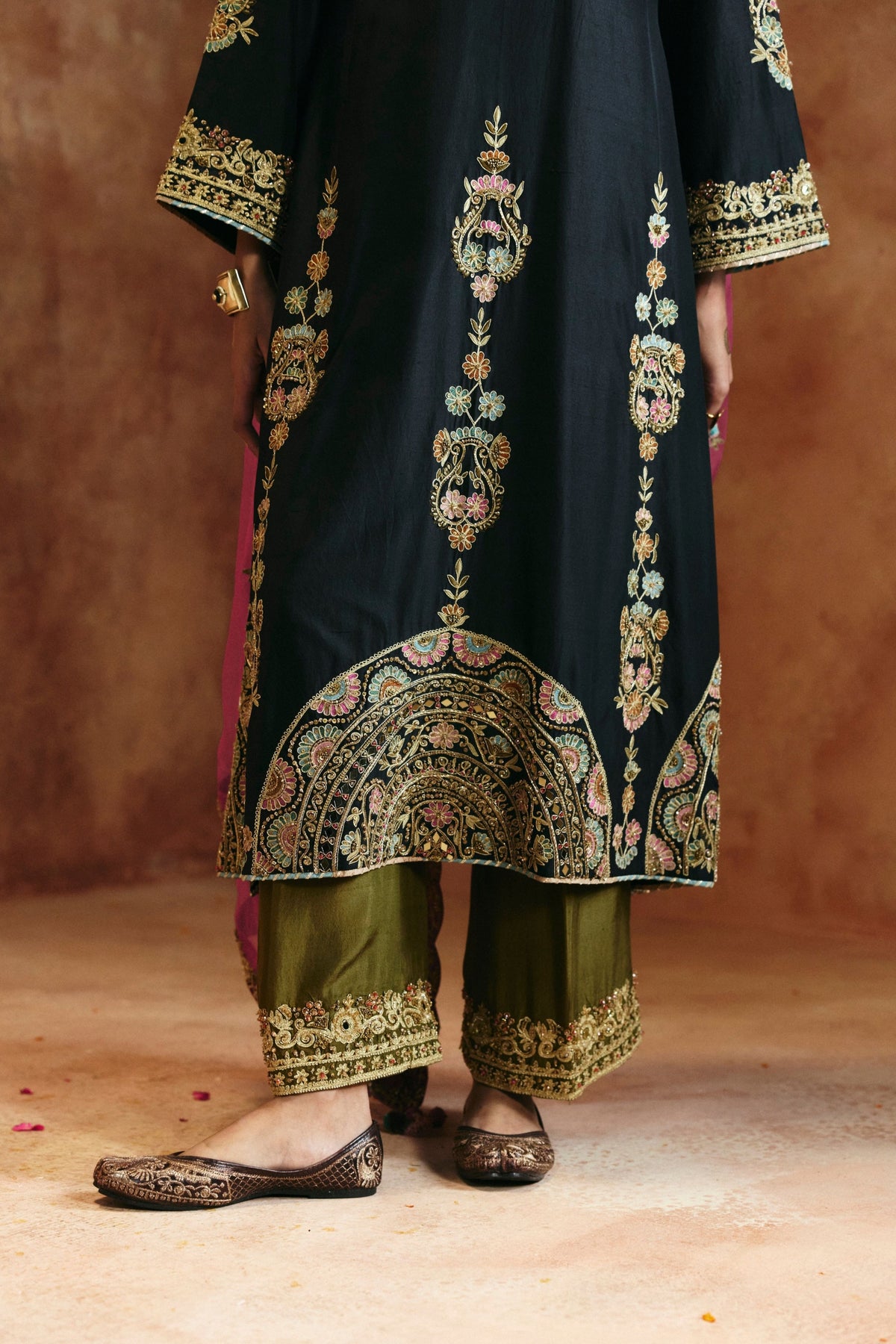 Zardozi Sindh Back Kurta Set