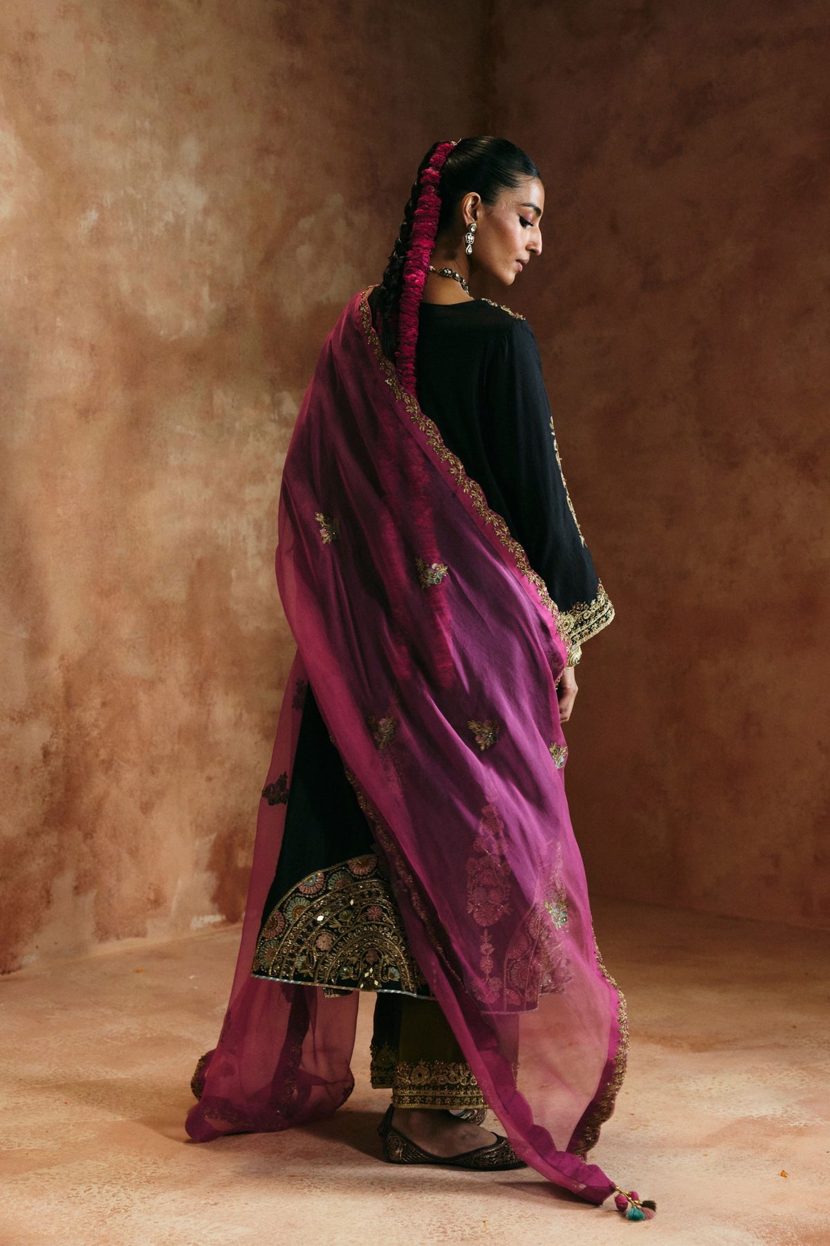Zardozi Sindh Back Kurta Set