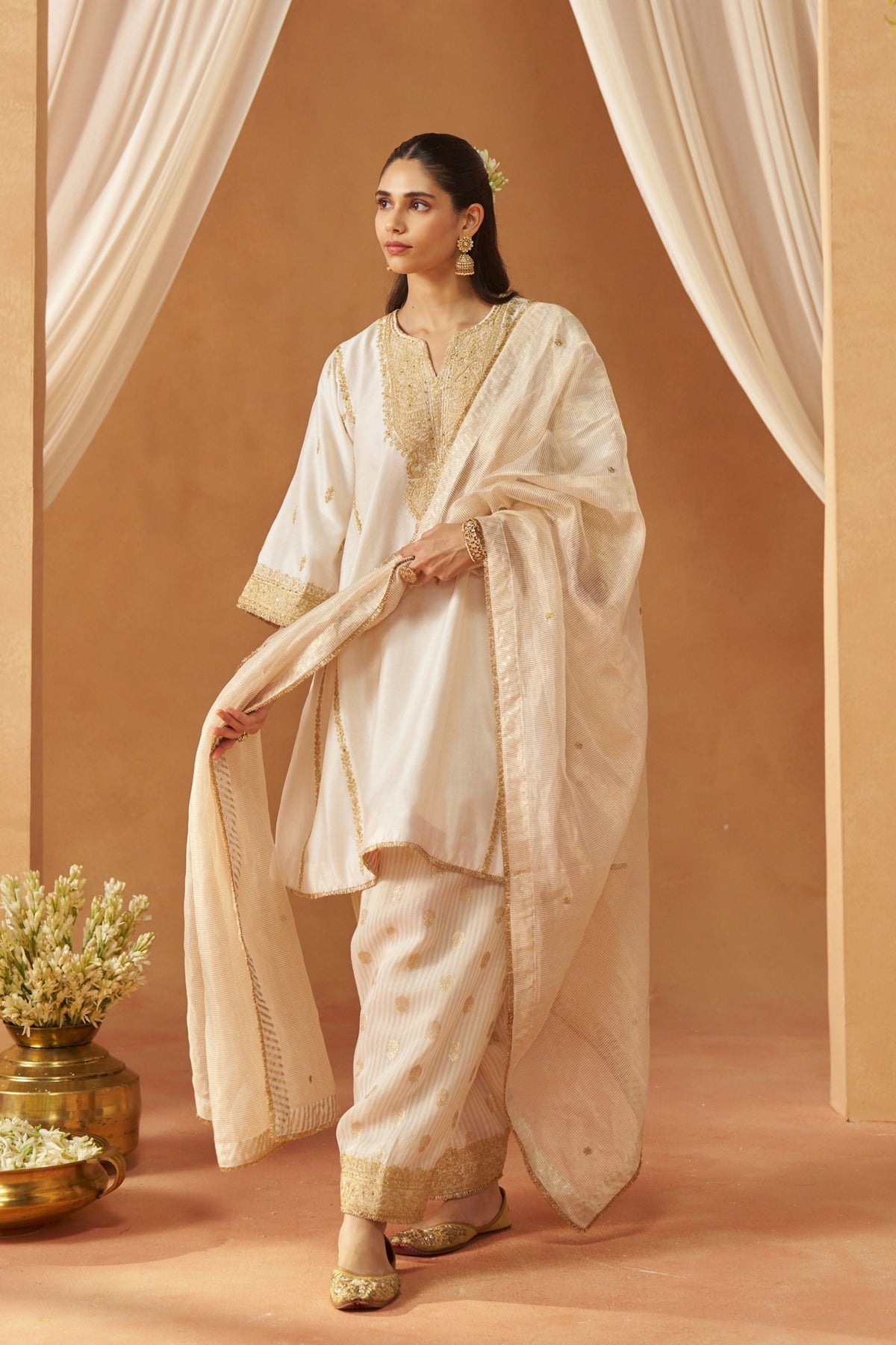 Mahgul Daisy Ivory Kalidaar Chauga Set