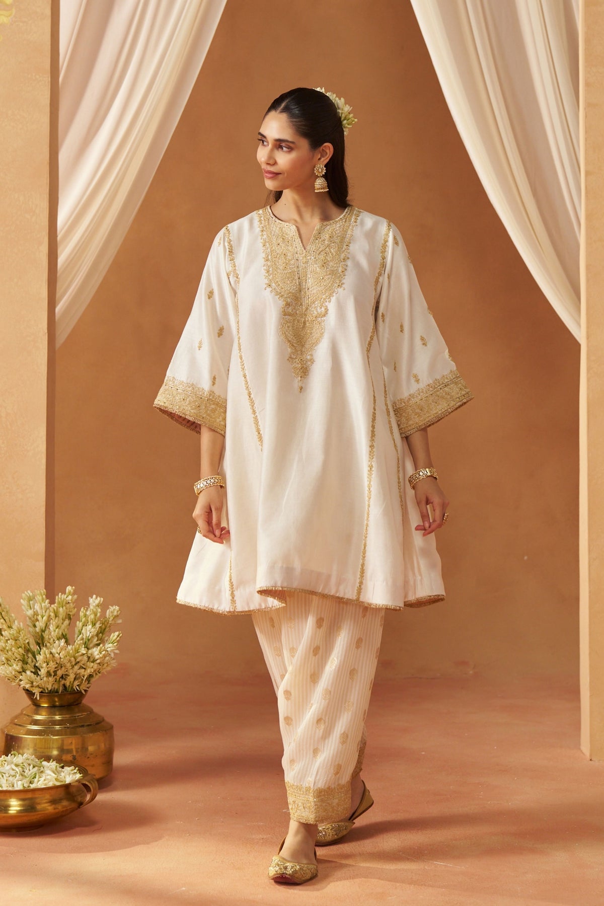 Mahgul Daisy Ivory Kalidaar Chauga Set
