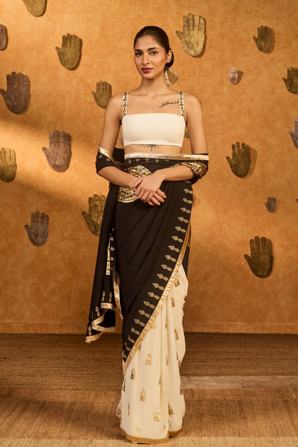Black &amp; White Moon Fish Saree