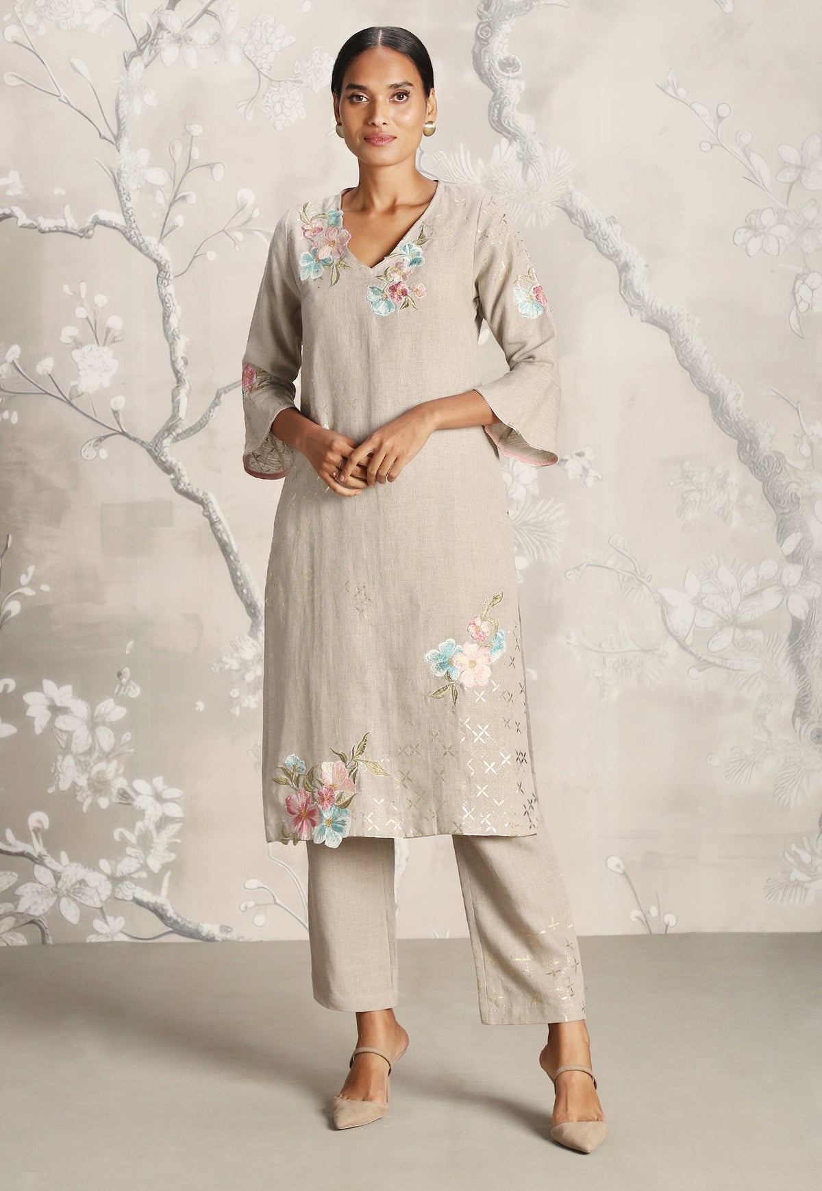 Natural Corsage Kurta Set