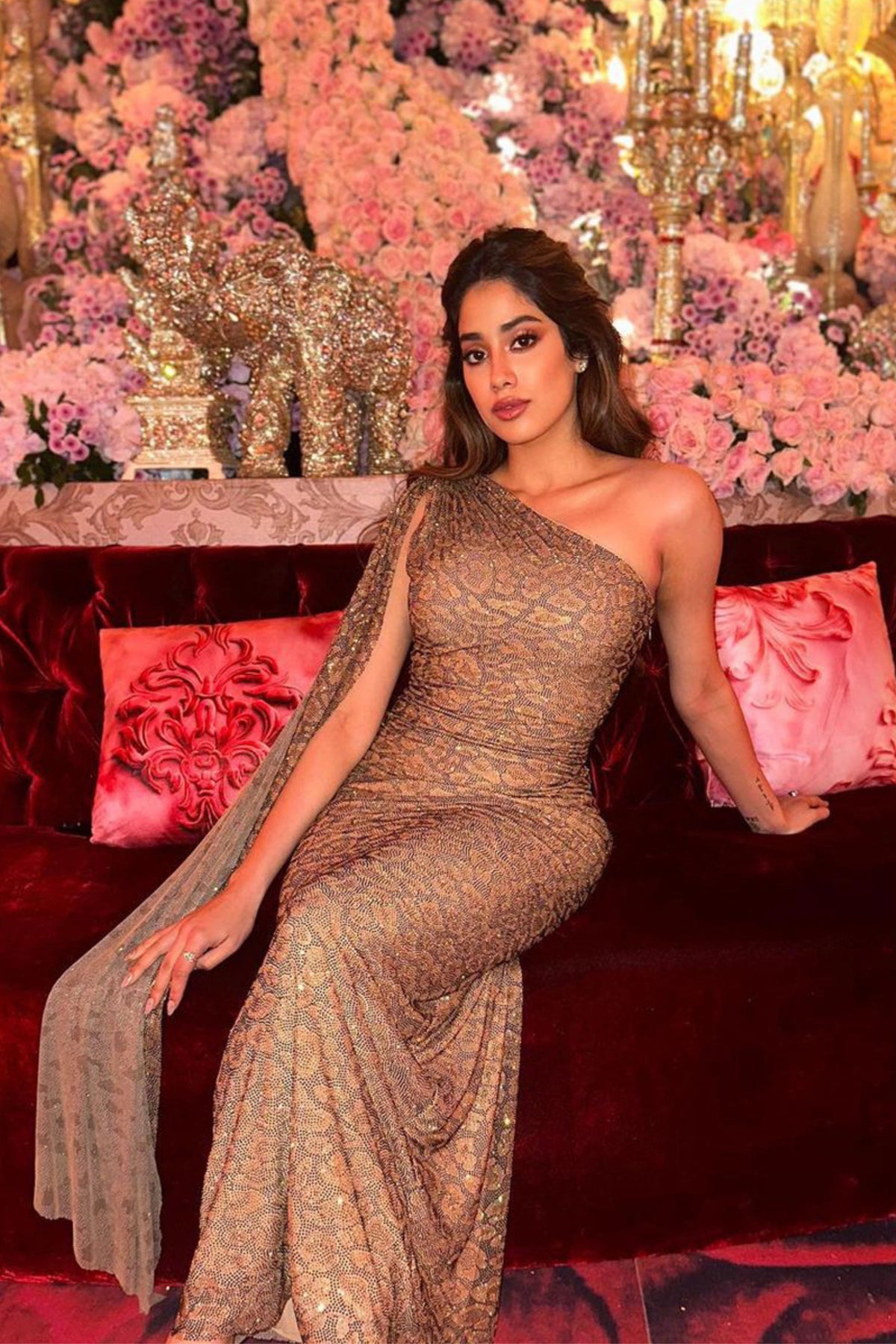 Janhvi Kapoor in Itrh