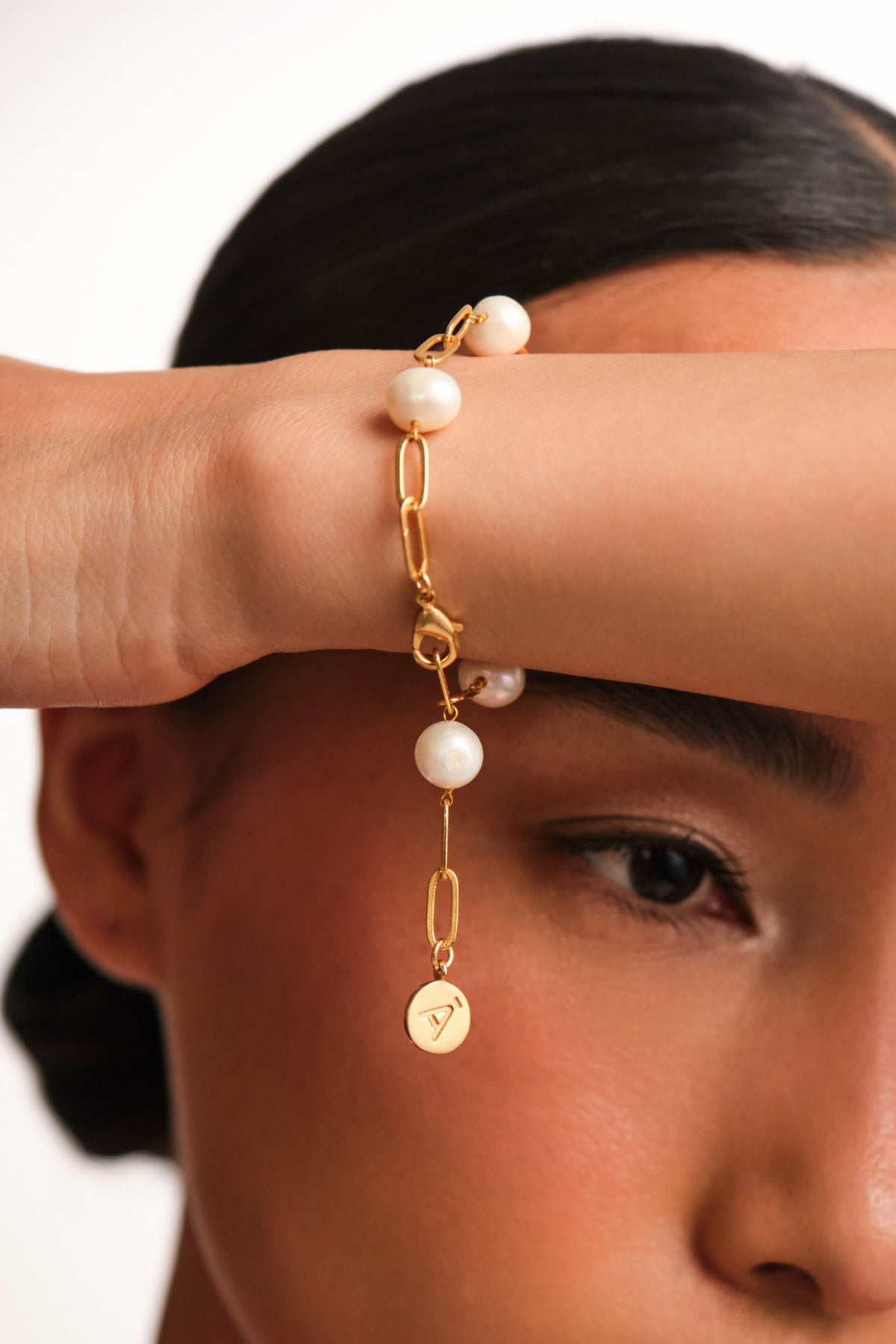Dainty Linked Pearl Bracelet