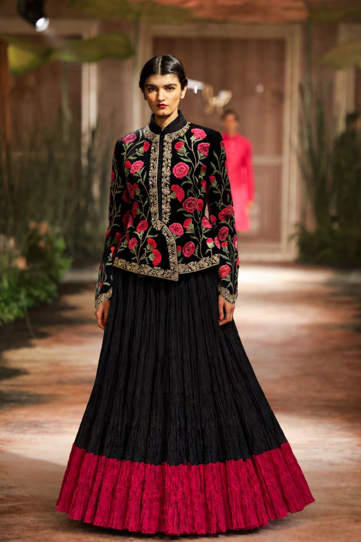 Velvet Embroidered Short Jacket