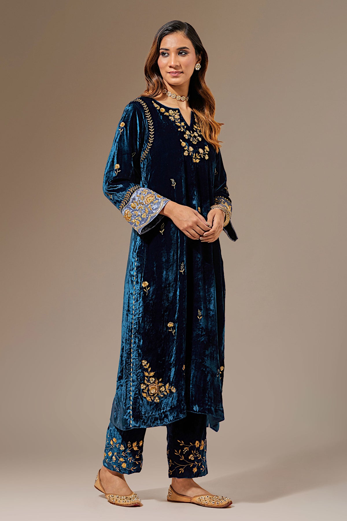 Blue Velvet Hand Embroidered Contrast Sleeve Kurta