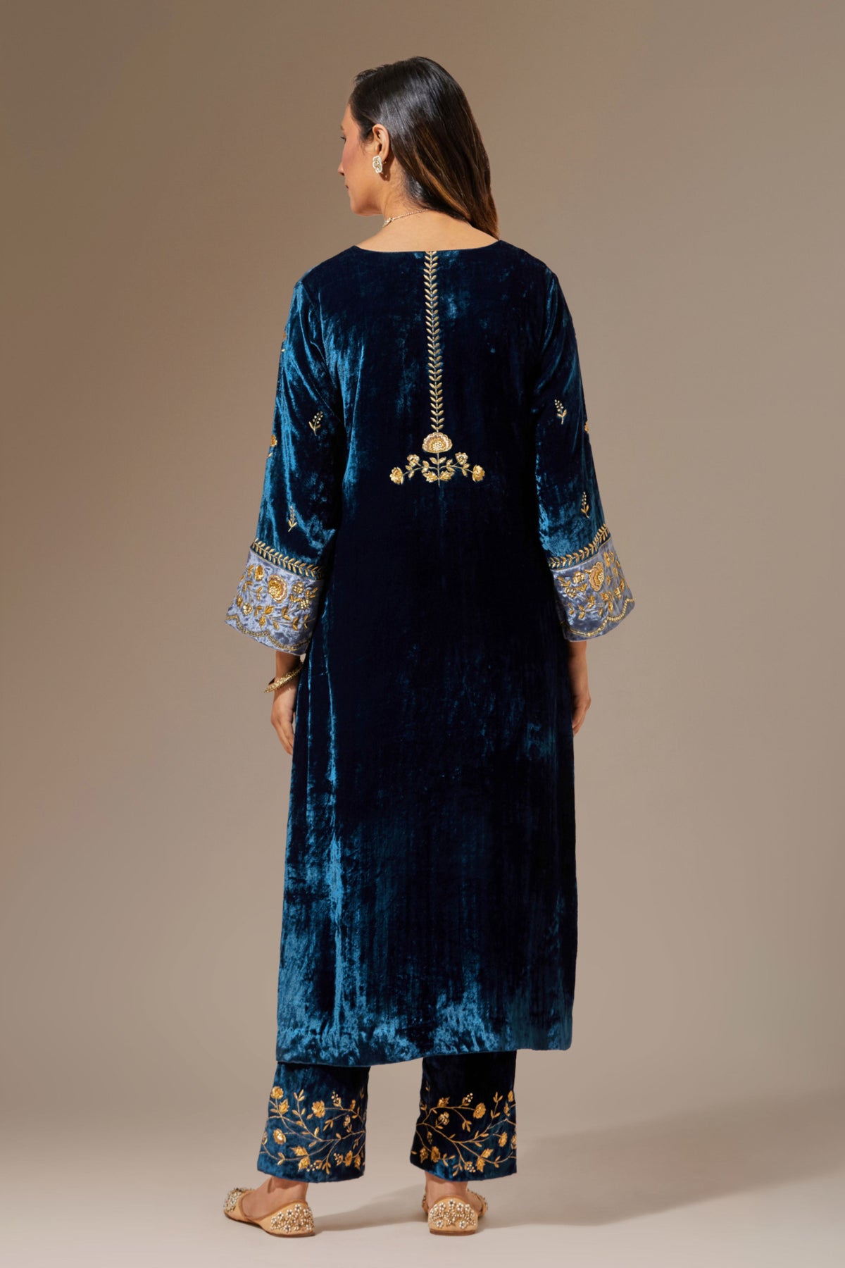 Blue Velvet Hand Embroidered Contrast Sleeve Kurta