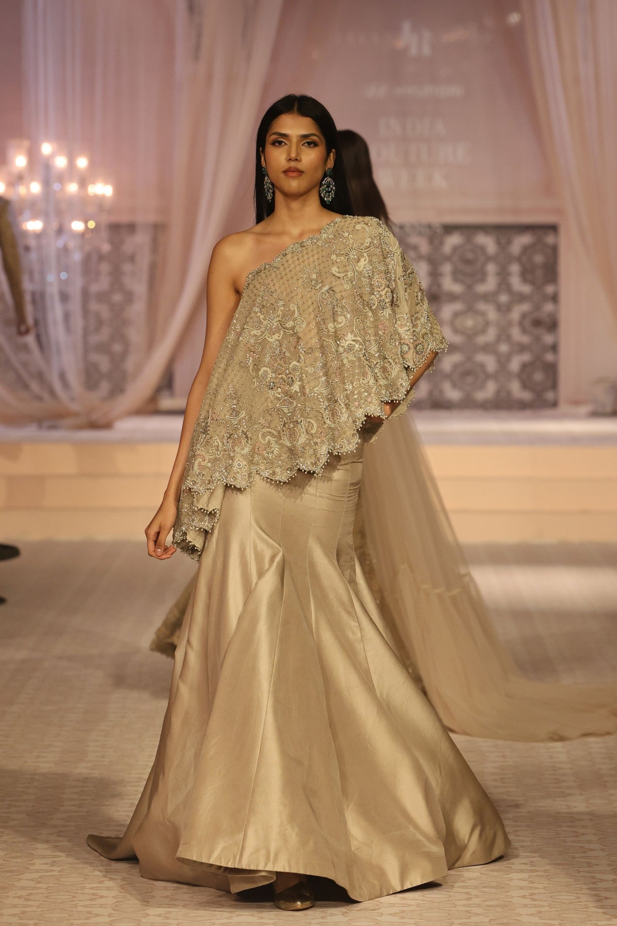 Lumi Lehenga & Cape