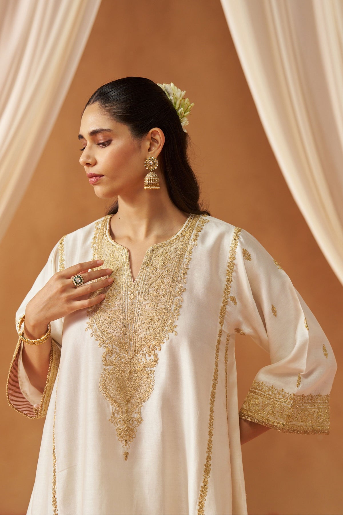 Mahgul Daisy Ivory Kalidaar Chauga Set