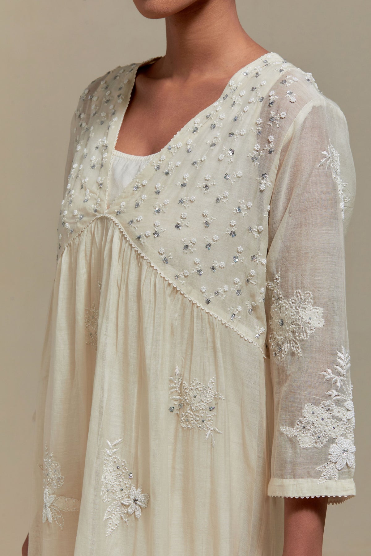 Off White V-Neck Kurta And Pants