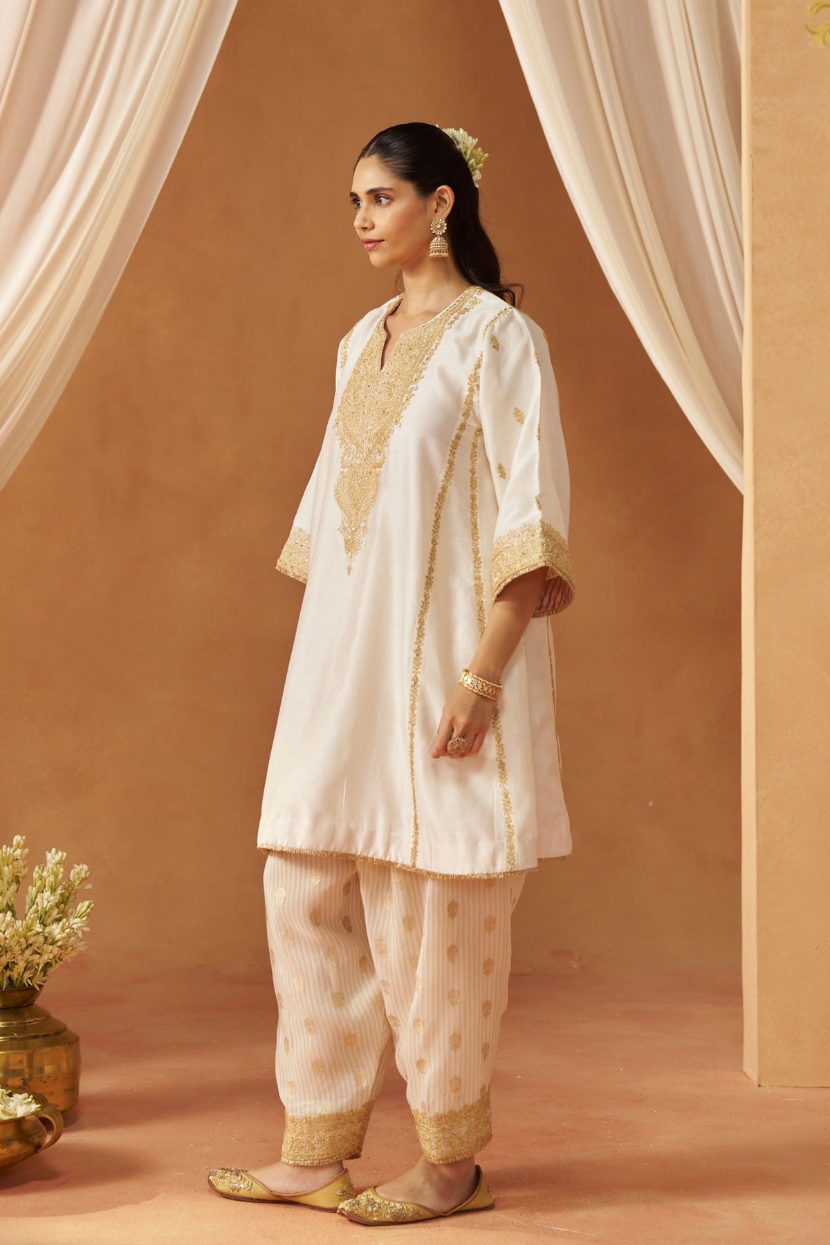Mahgul Daisy Ivory Kalidaar Chauga Set