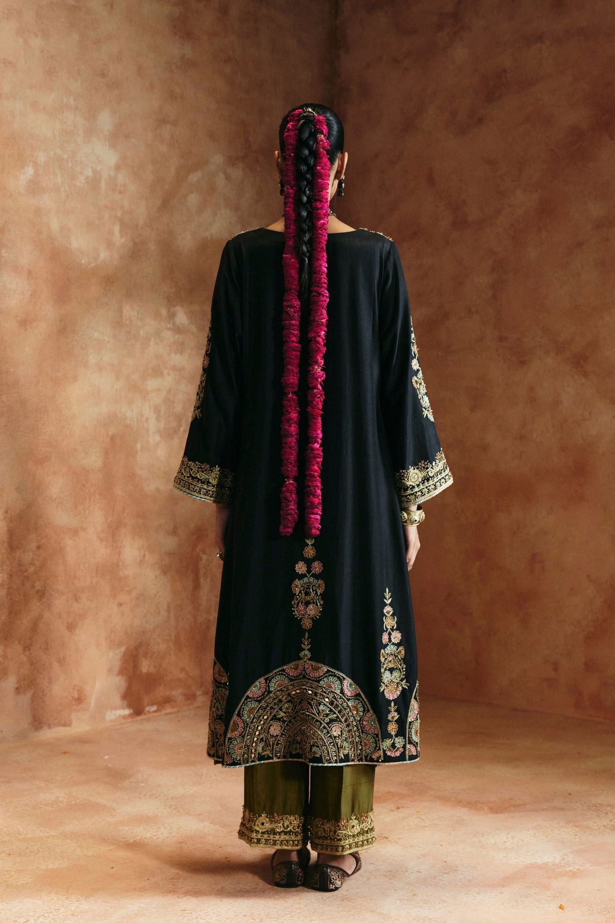 Zardozi Sindh Back Kurta Set