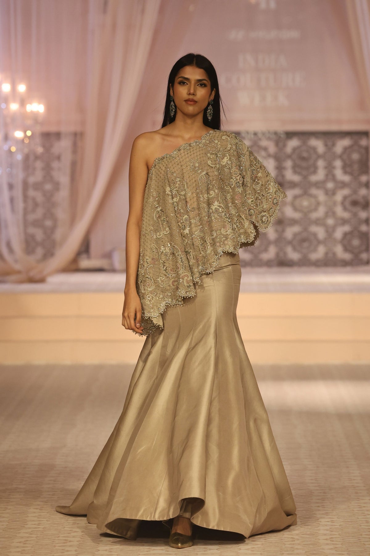 Lumi Lehenga & Cape