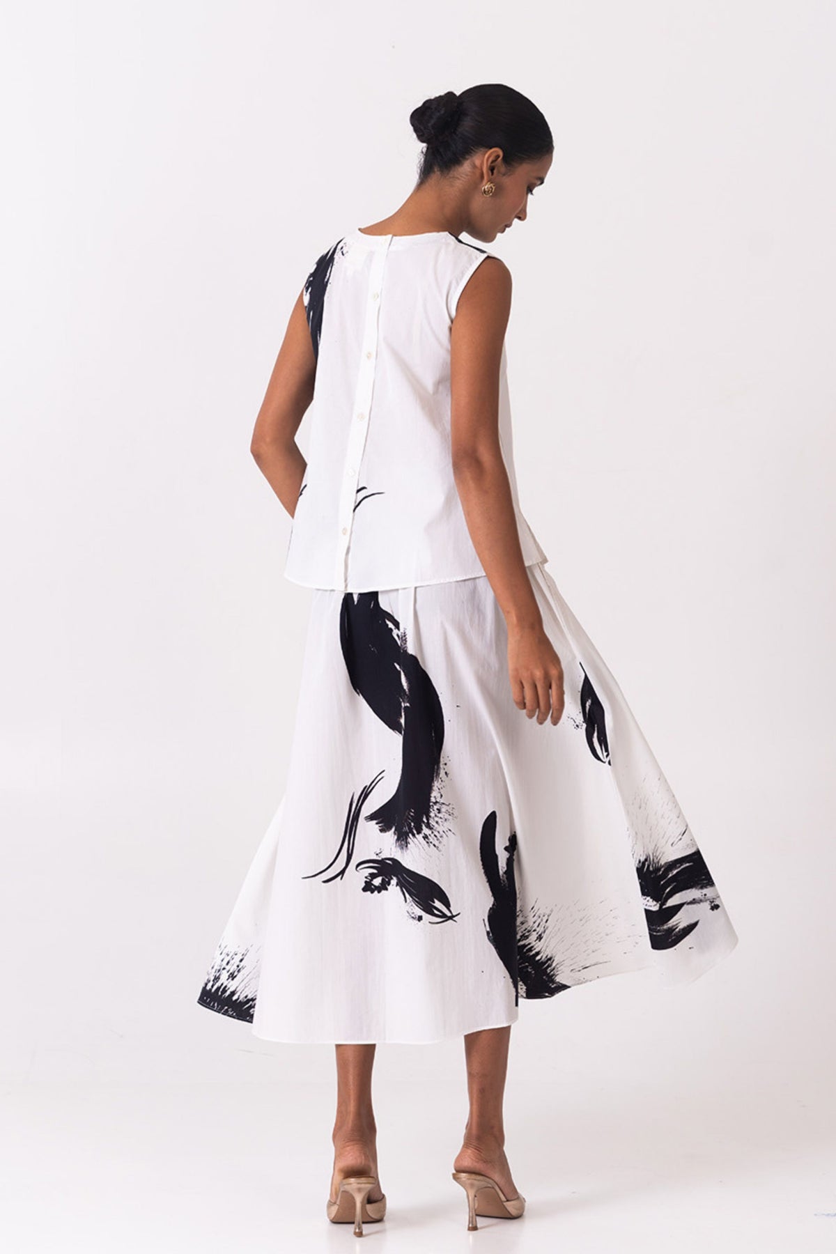 Fluid White Black Top