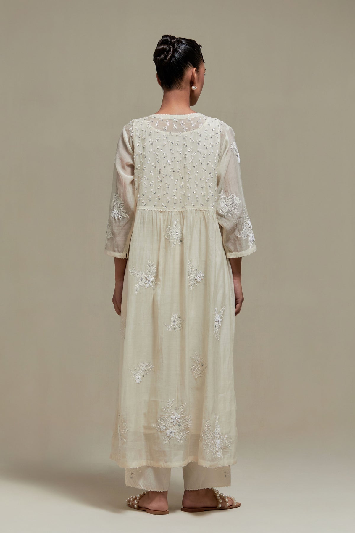 Off White V-Neck Kurta And Pants