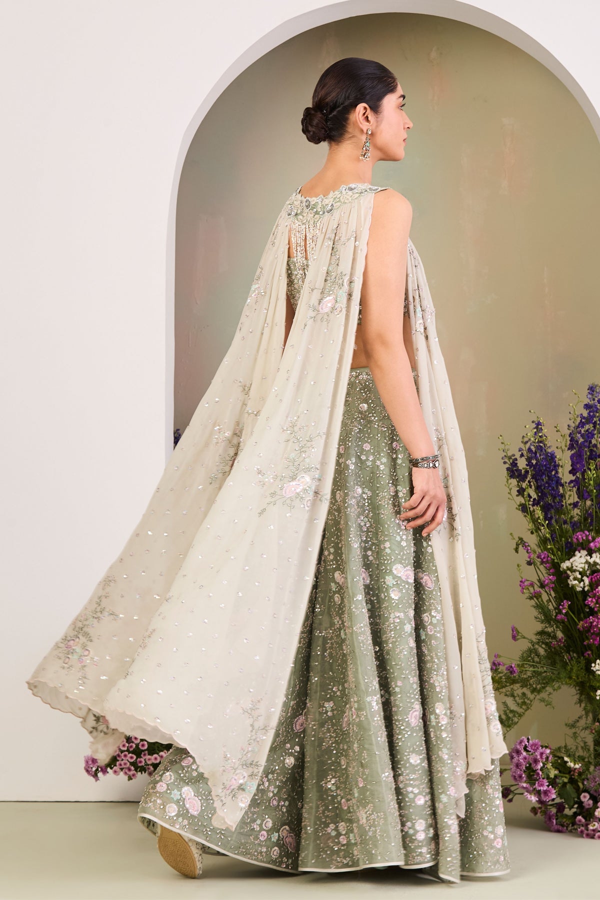 Nahla Cape Set