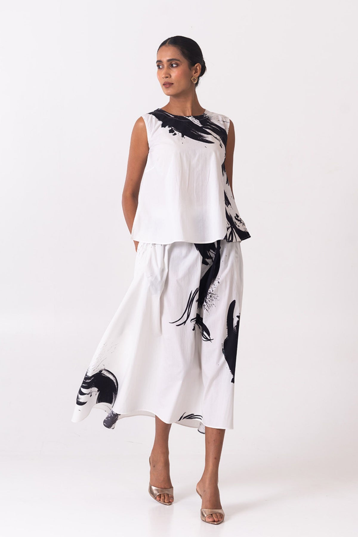 Fluid White Black Skirt