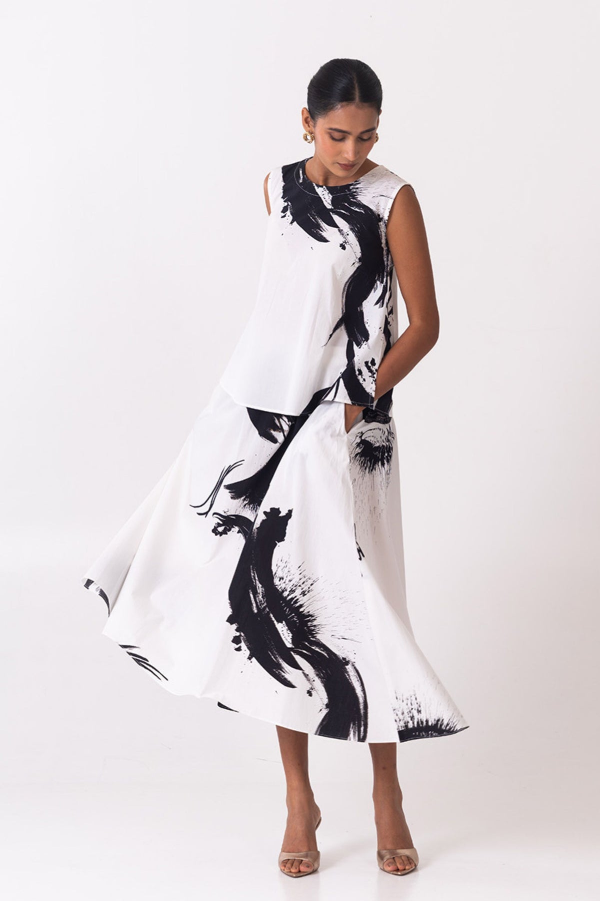 Fluid White Black Skirt