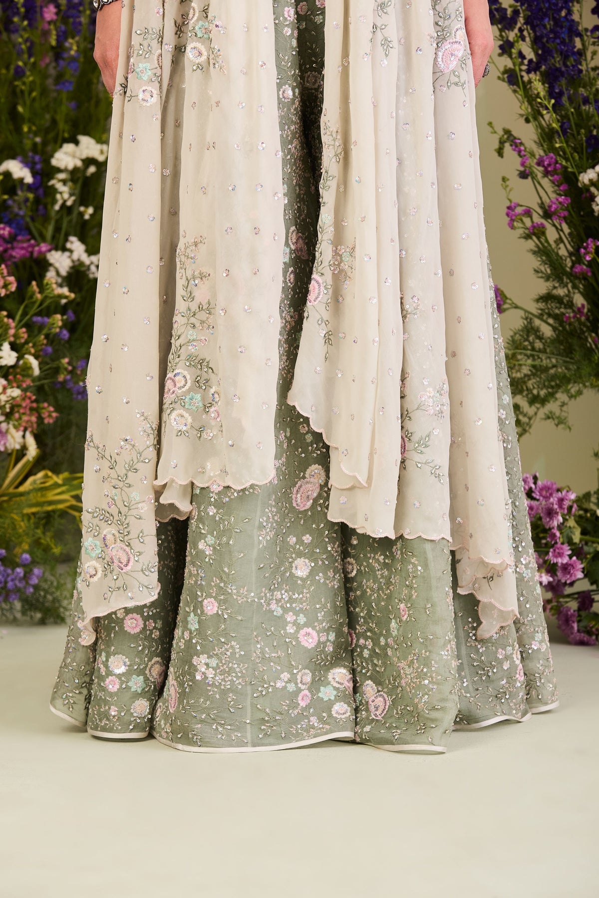 Nahla Cape Set