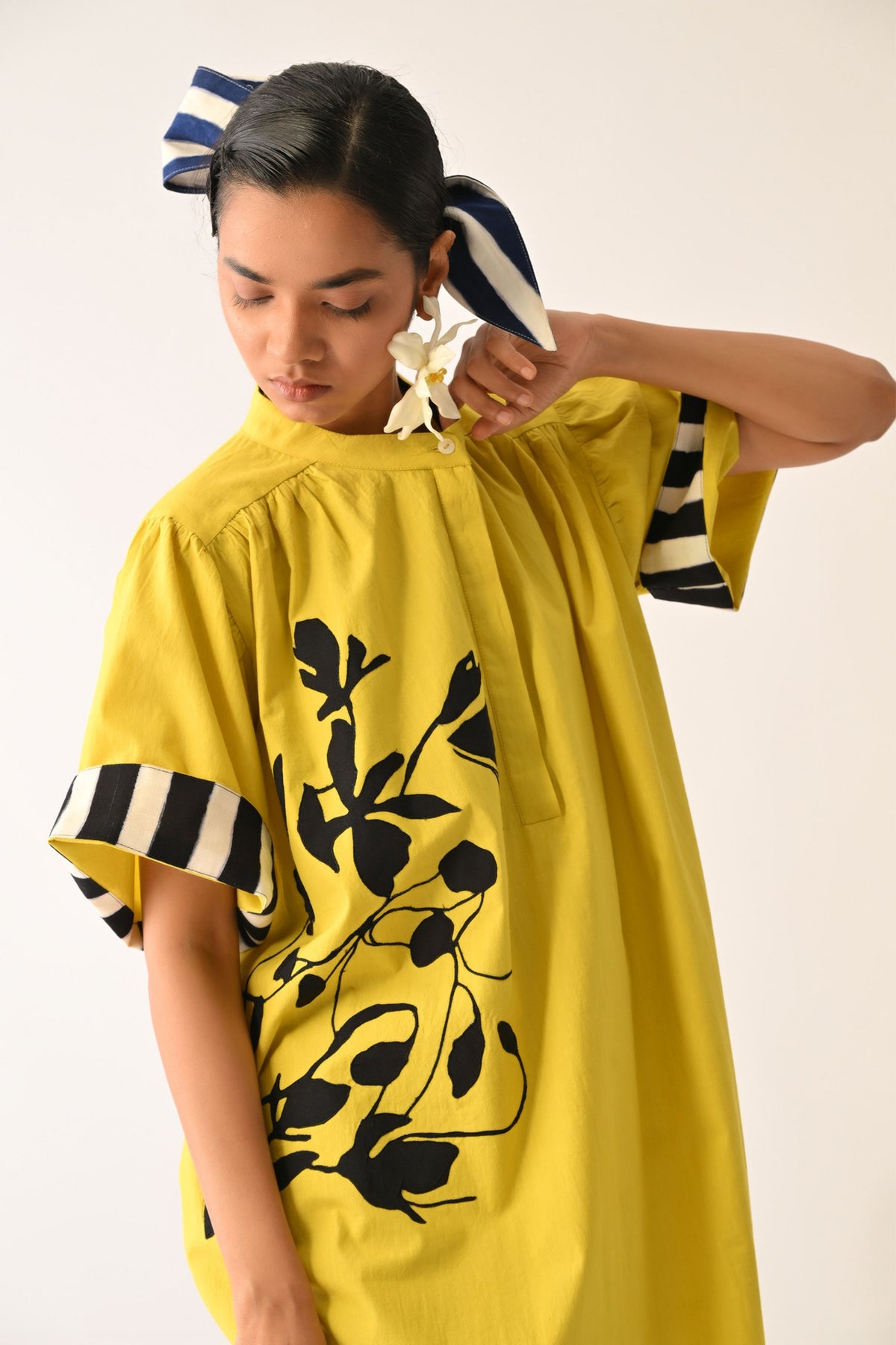 Mono Citrus Beach Applique Dress