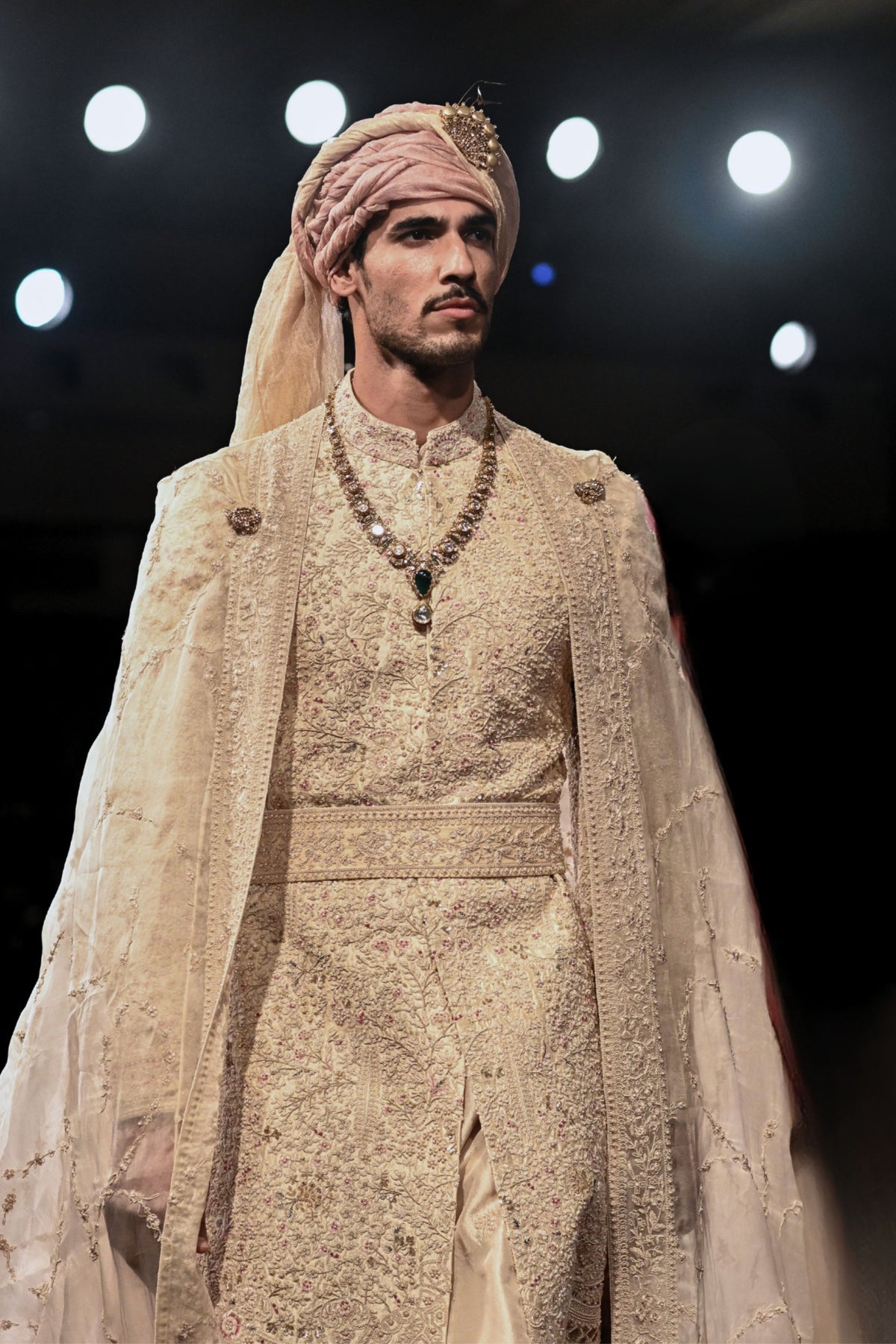 Vardhan Ivory Stole