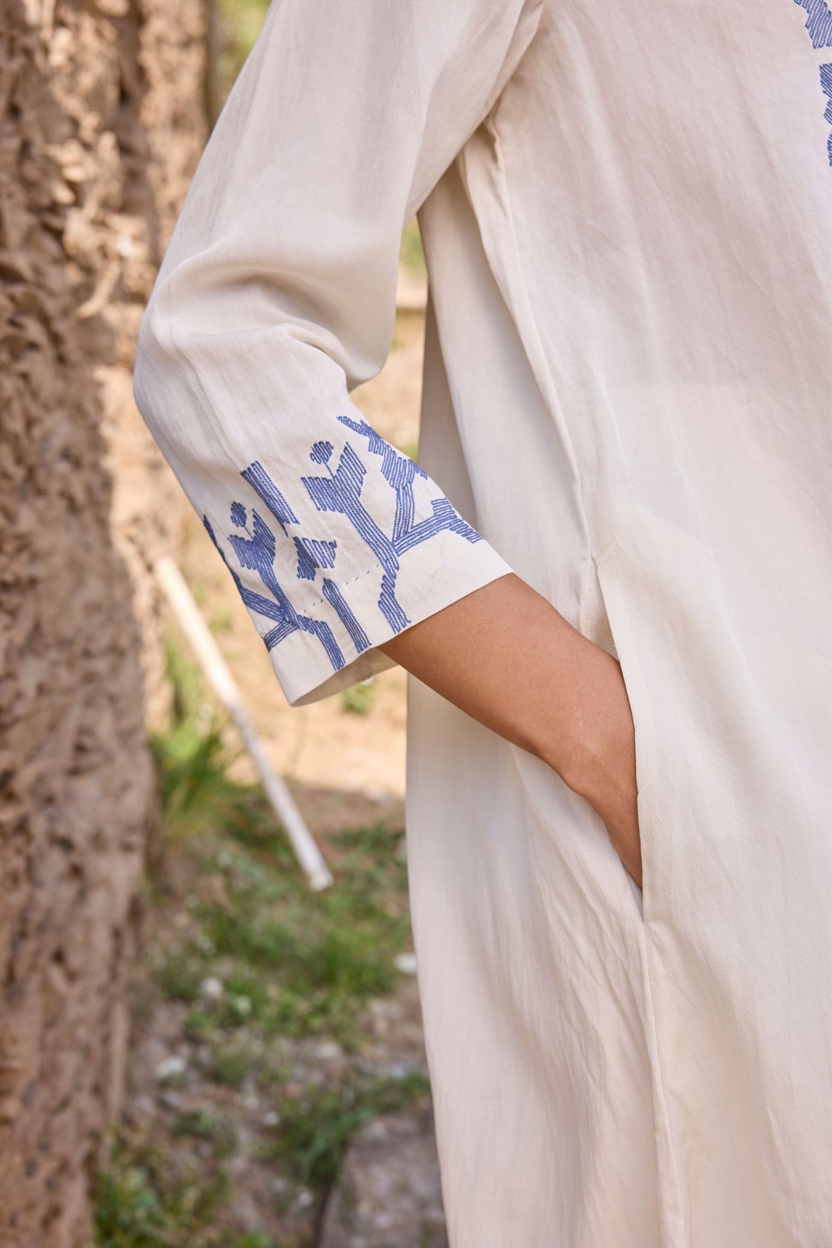 Hand-embroidered Straight Kurta