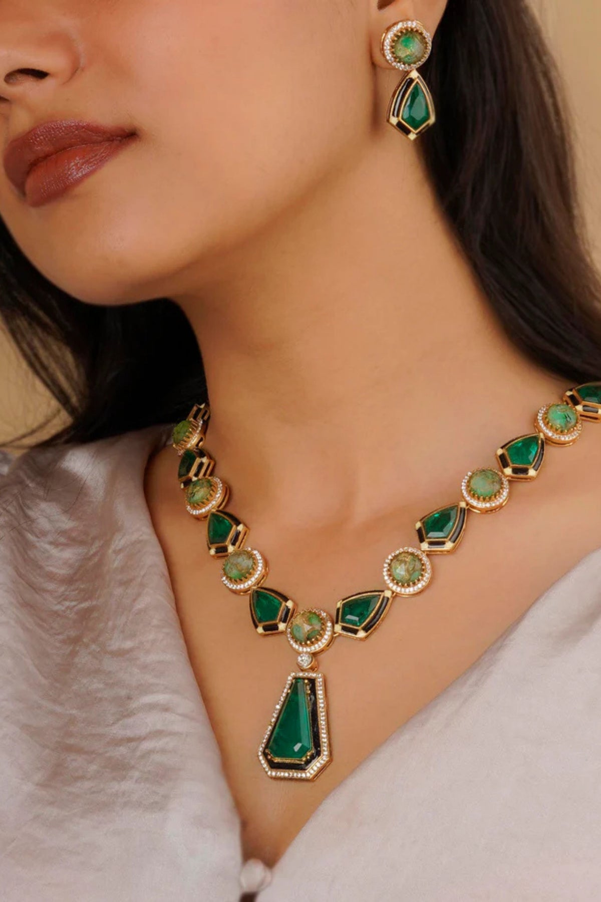 Green Color Contemporary Necklace Set