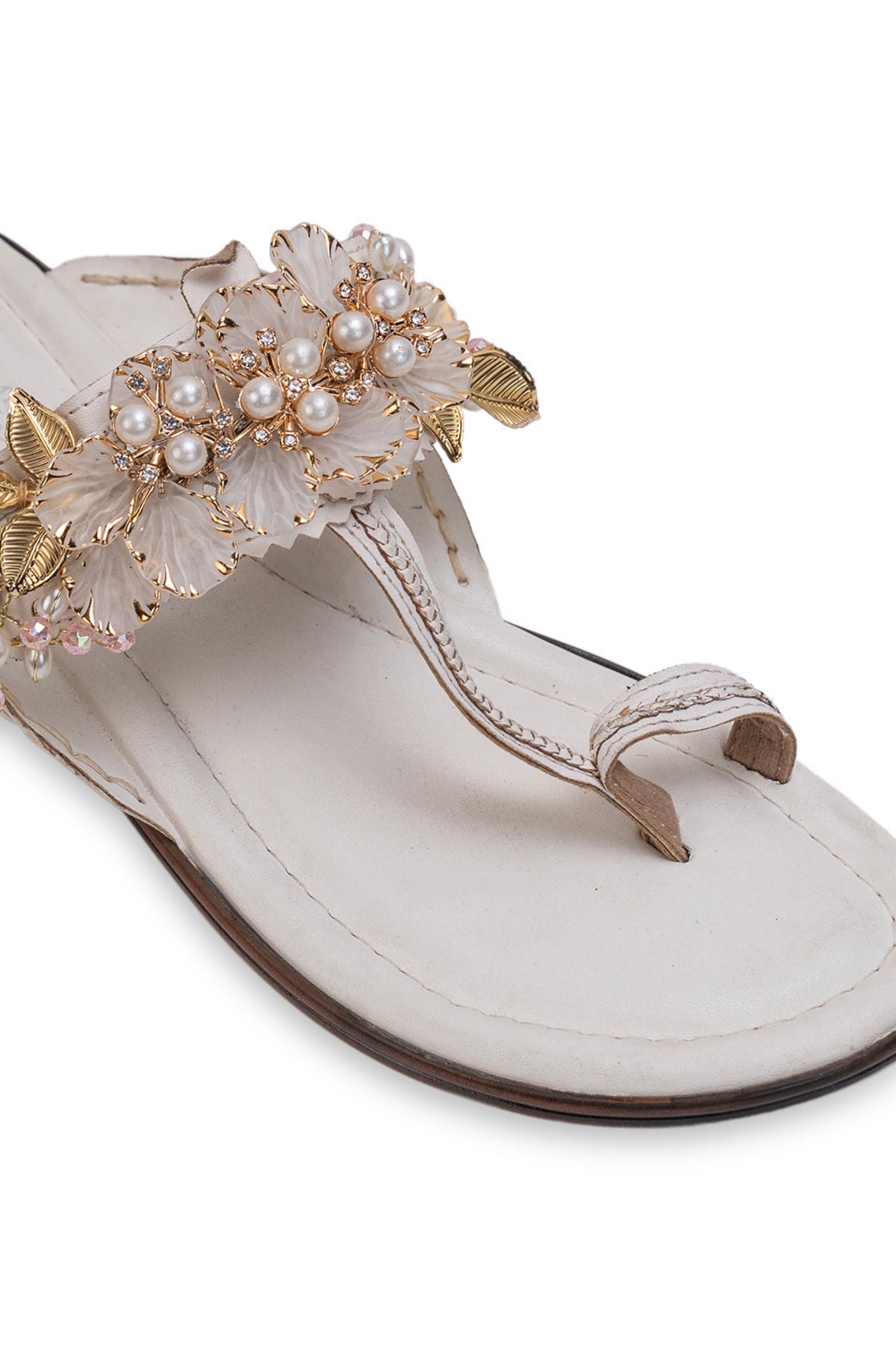 Noorza White Kolhapuri