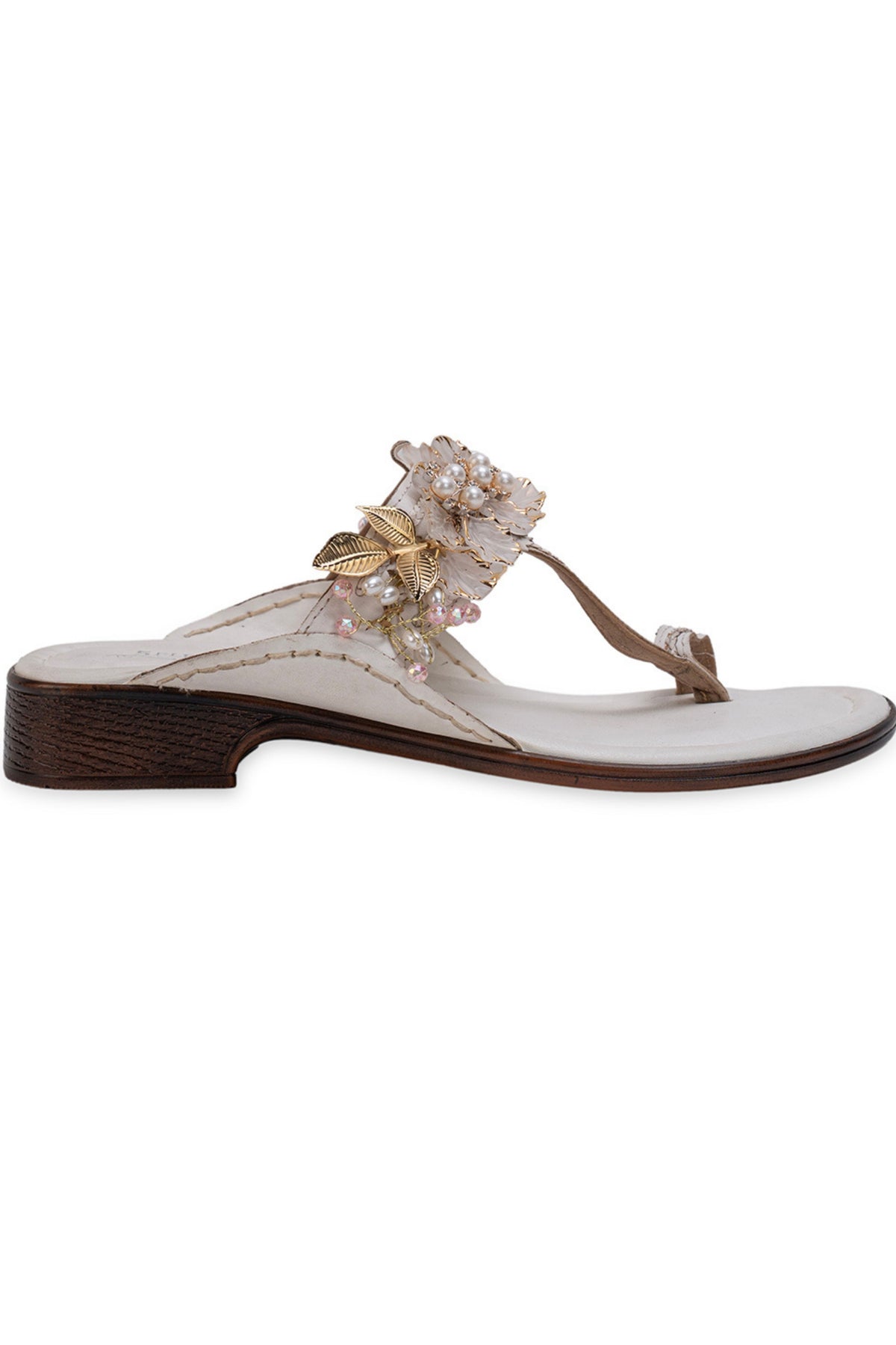 Noorza White Kolhapuri