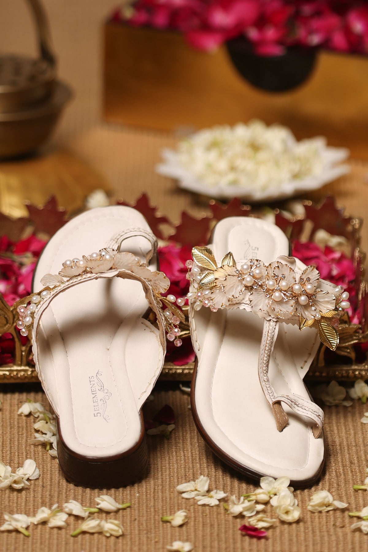 Noorza White Kolhapuri