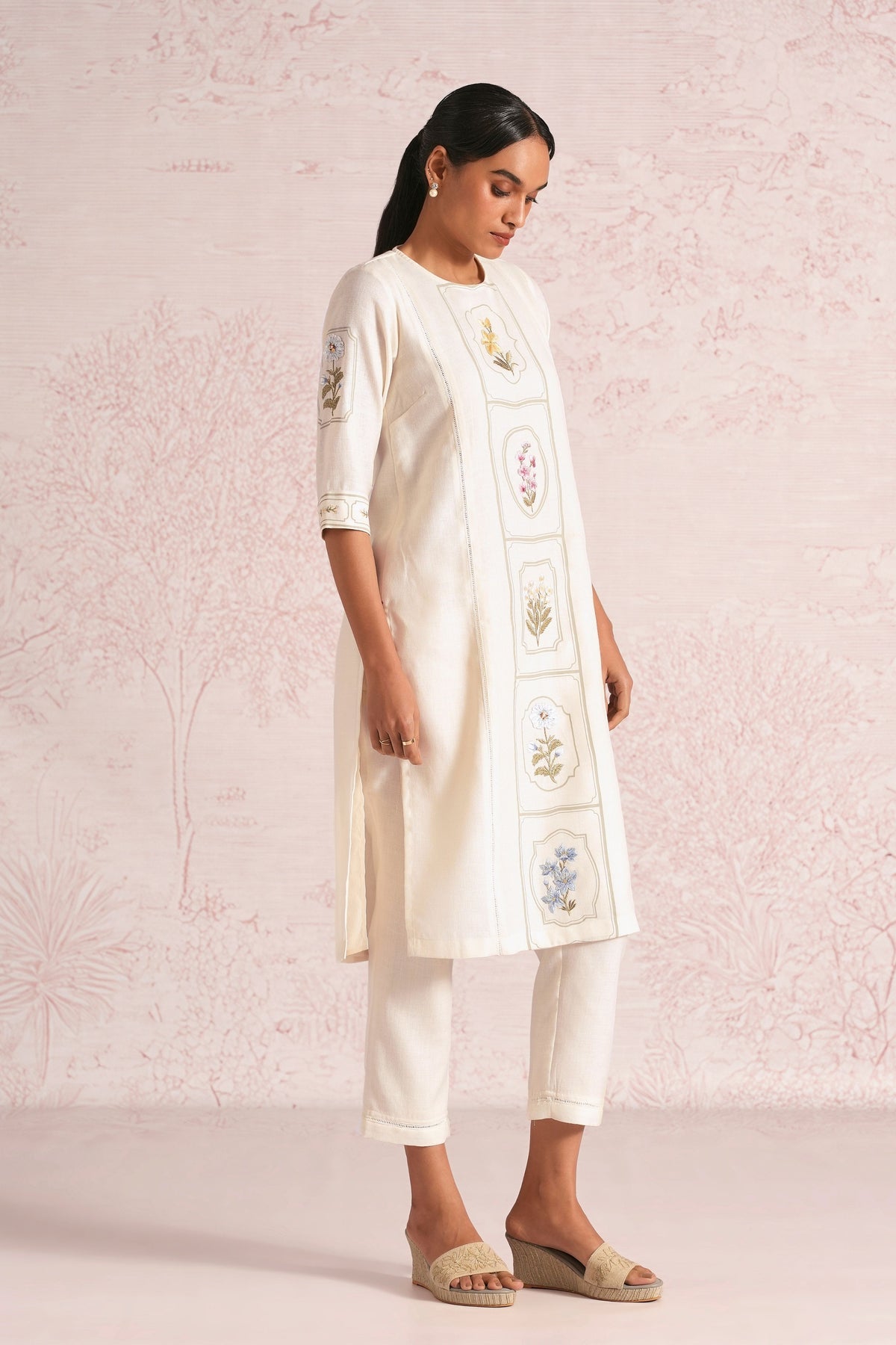 Aria Off White Kurta & Pants