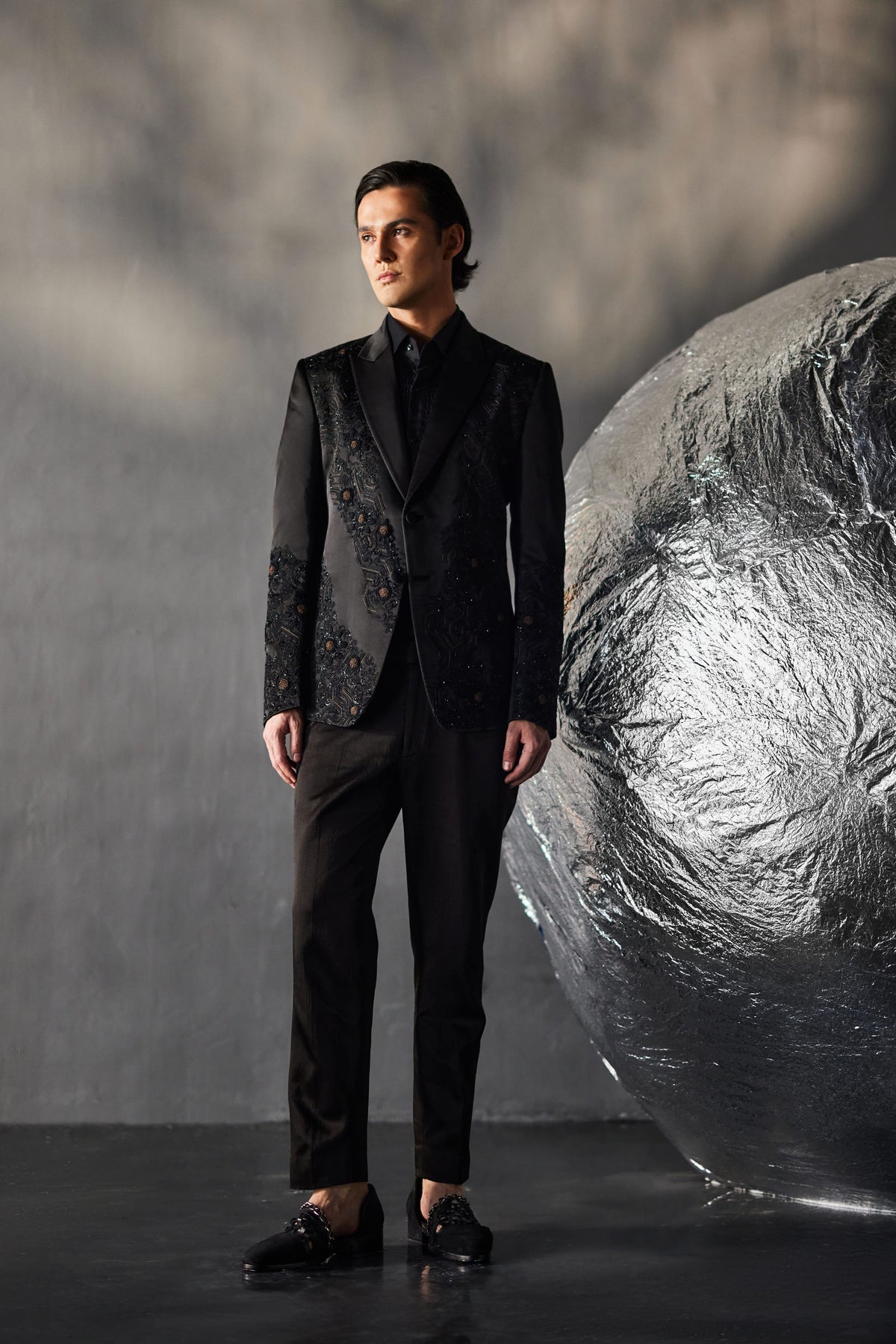 Dire Black Tux