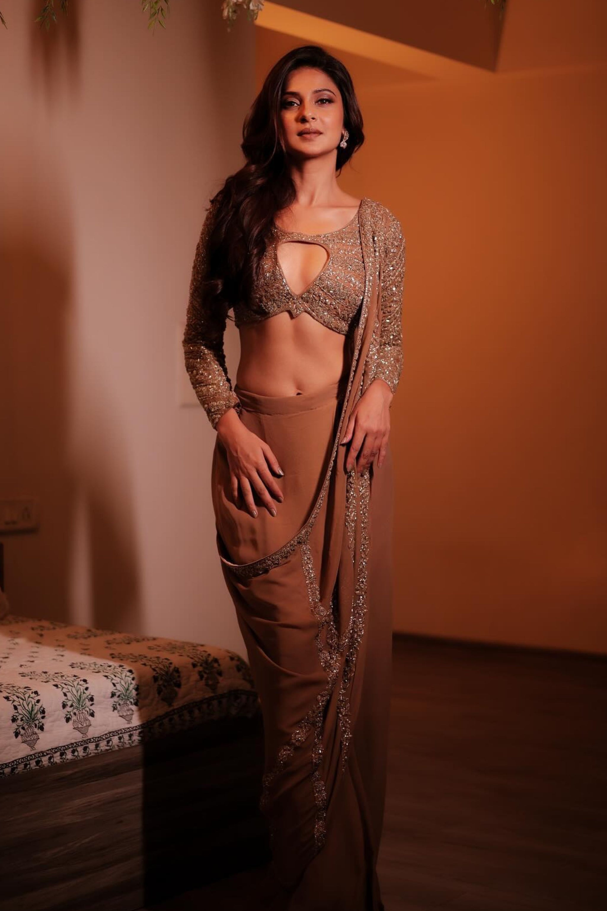 21 4ac90f28 9bec 4f99 8903 Jennifer Winget in Reeti Arneja - Elahe