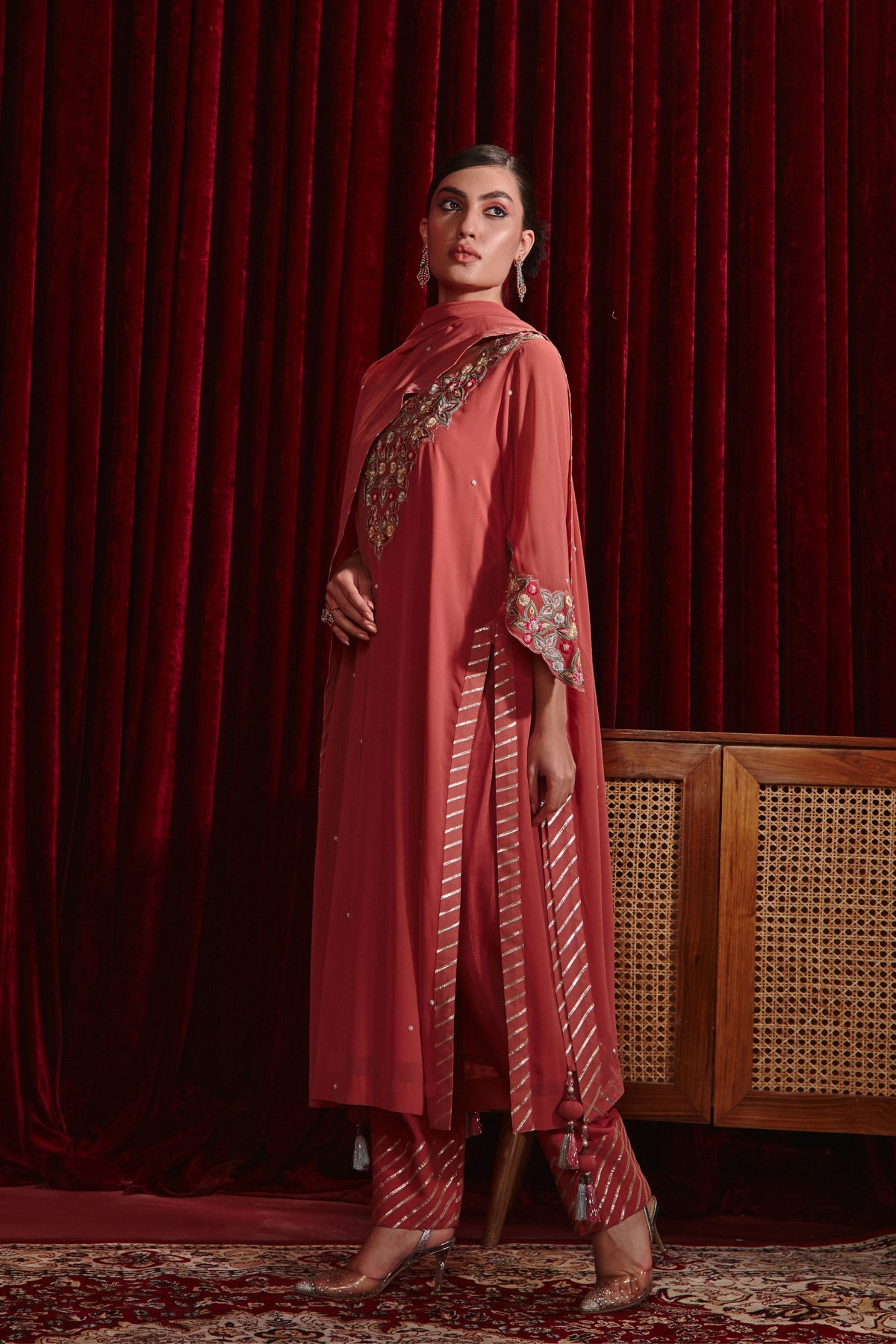 Gajari Riwaaz Kurta Set