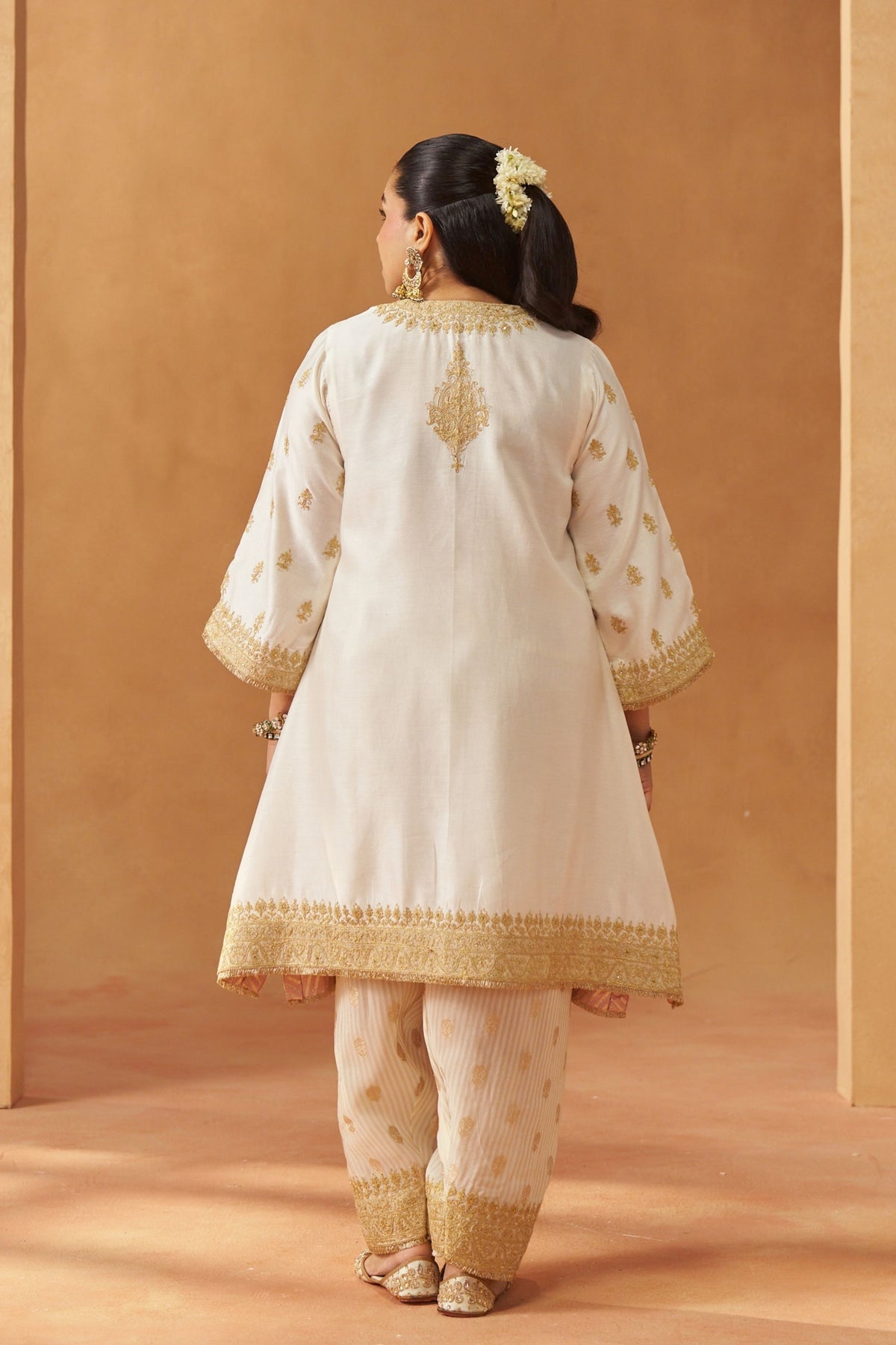 Zeenal Daisy Ivory A-Line Kurta Set