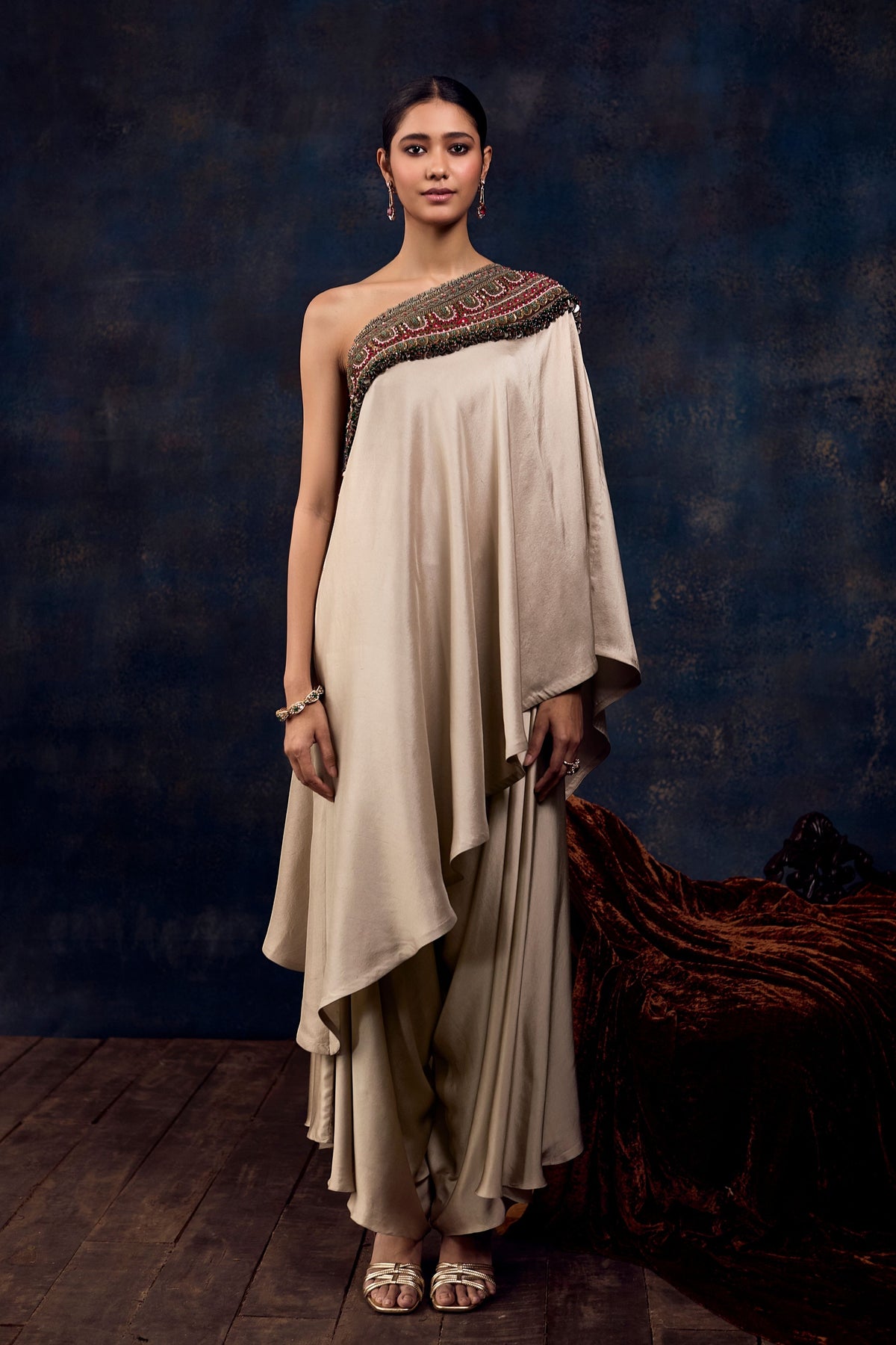 Av Dori Thread Offshoulder Kaftaan