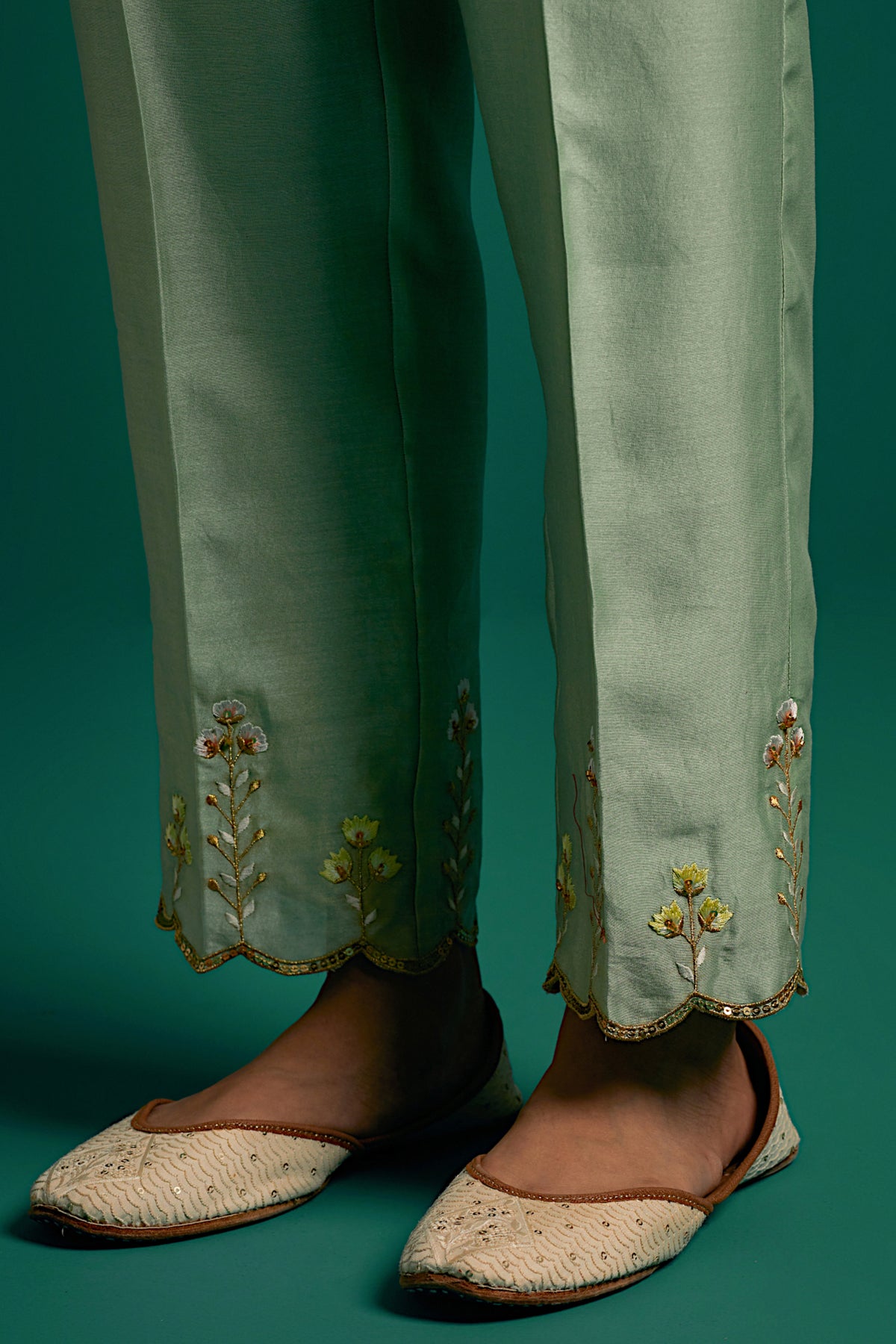 Green V Neck Silk Chanderi Kurta Set With Light Pink Dupatta