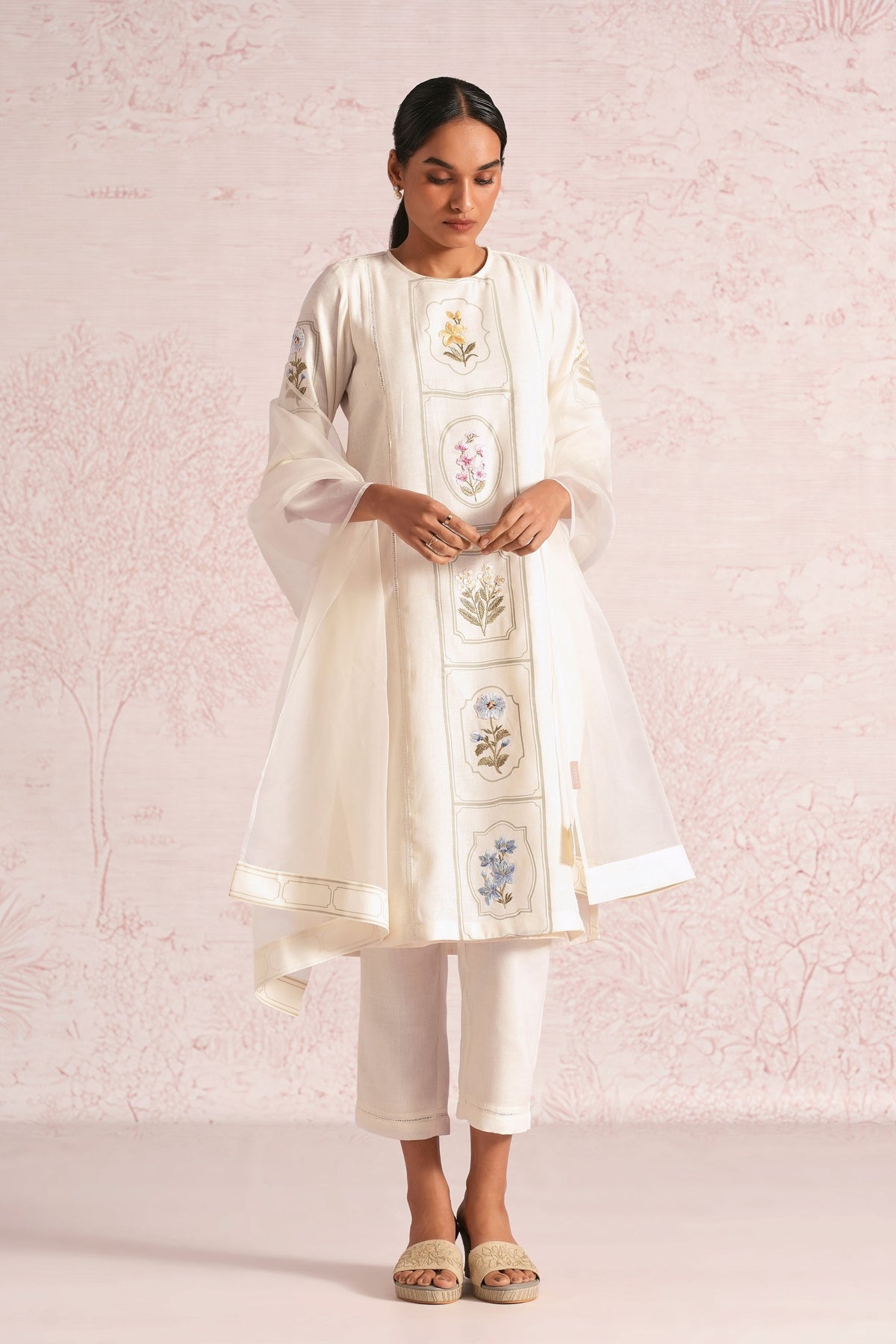 Aria Off White Kurta & Pants