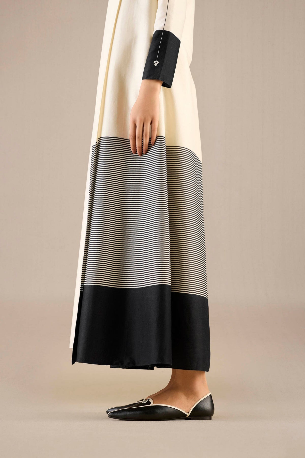 Nakhat Ivory Black Abaya Set