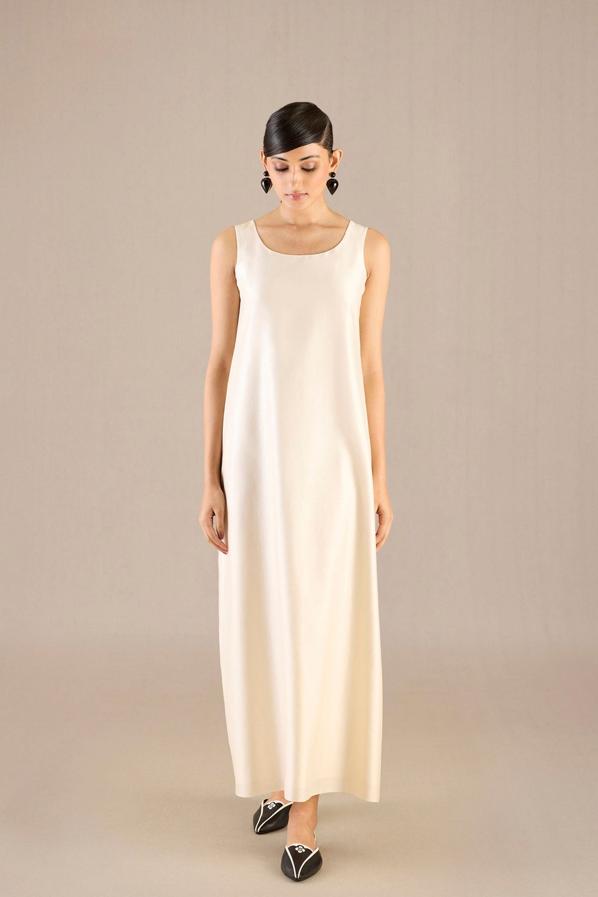 Nakhat Ivory Black Abaya Set